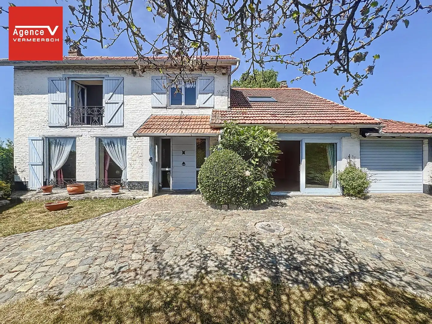 Hoofdfoto van de publicatie: Uitzonderlijk gelegen Cottagestijl woning op Zuidwest gericht perceel  van 588m² te Oostende. 