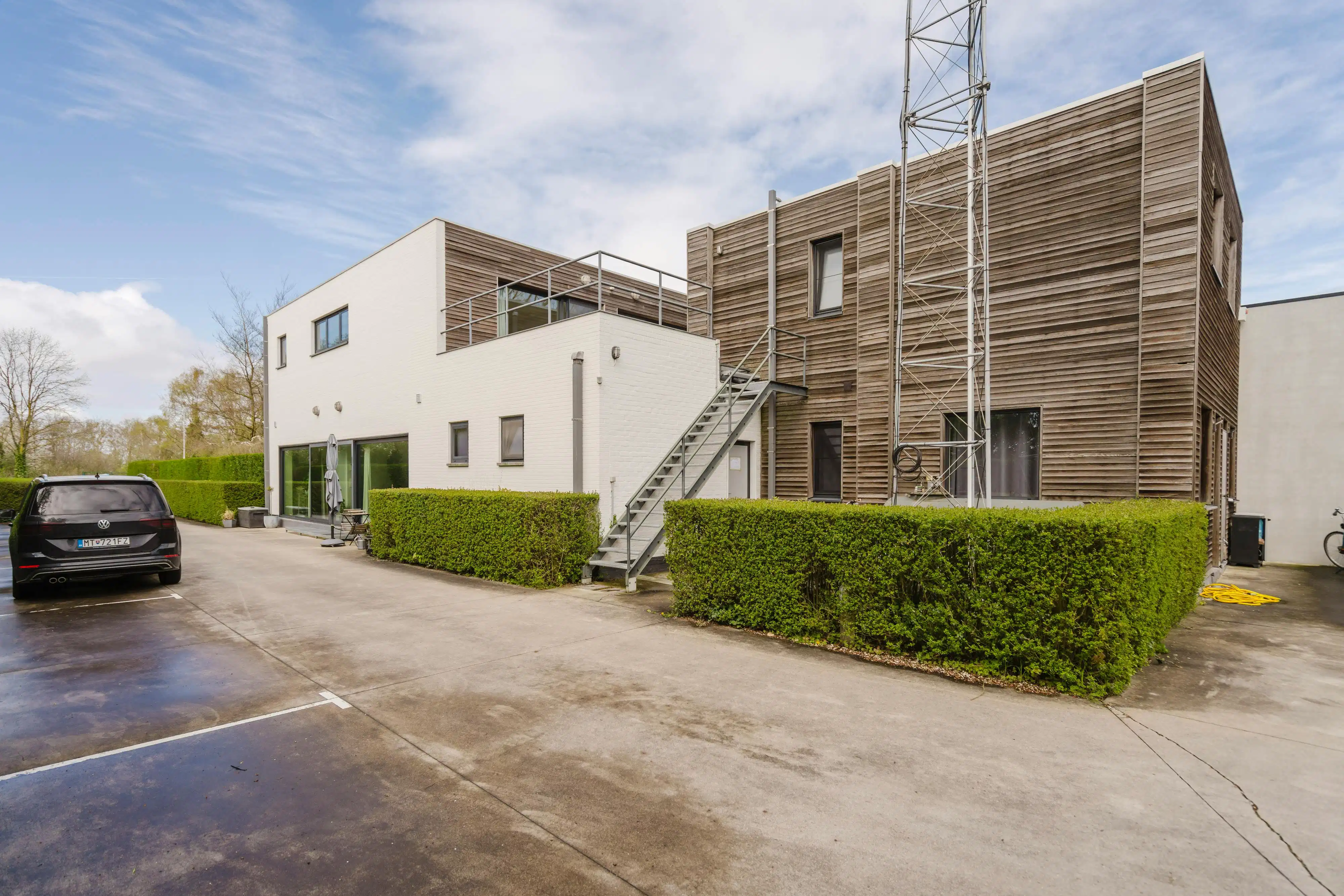 Perfect onderhouden opbrengsteigendom te koop te Kortrijk foto 2