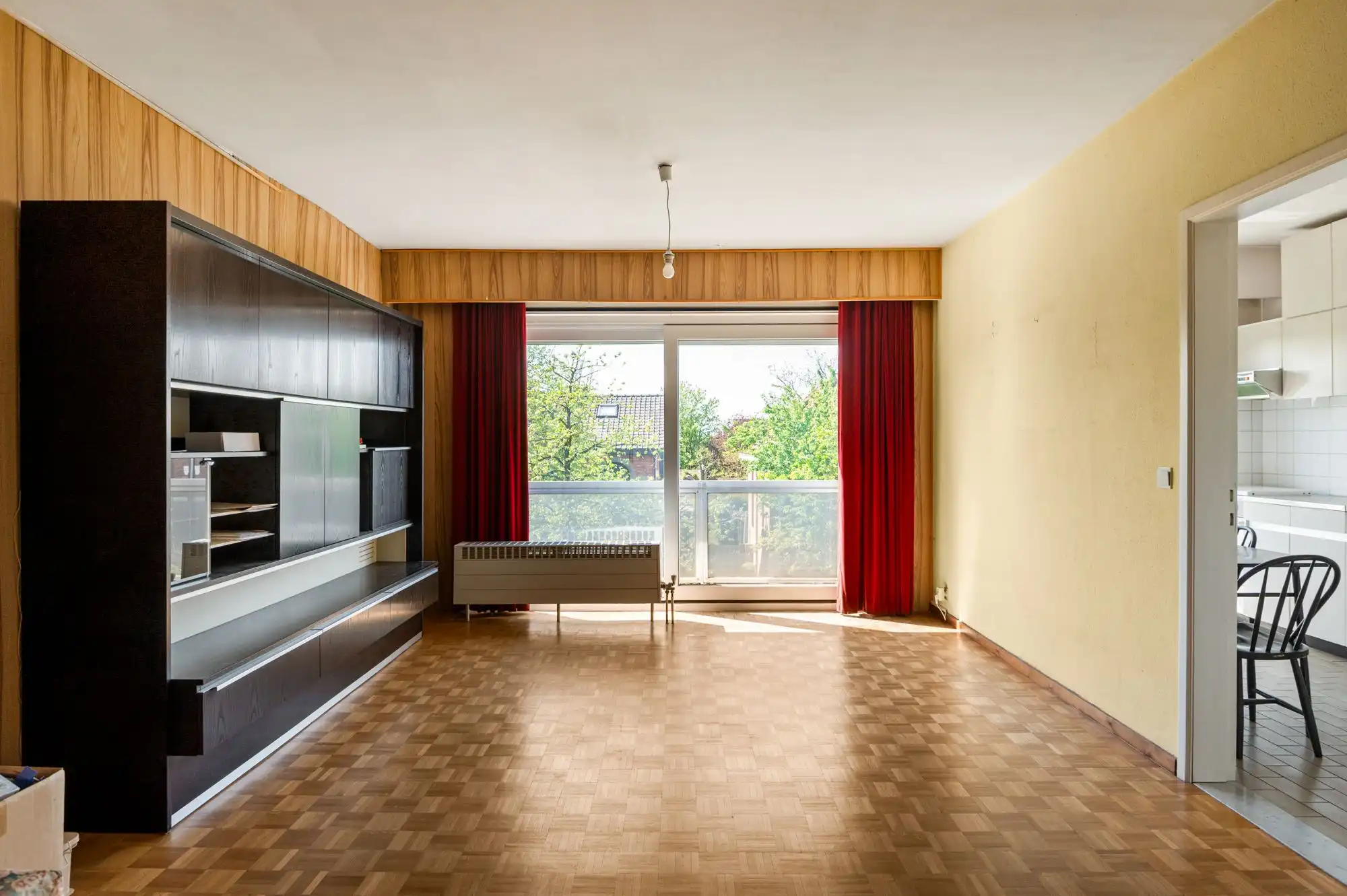 Lichtrijk appartement met sixties vibe en garagebox – ideaal renovatieproject! foto 7