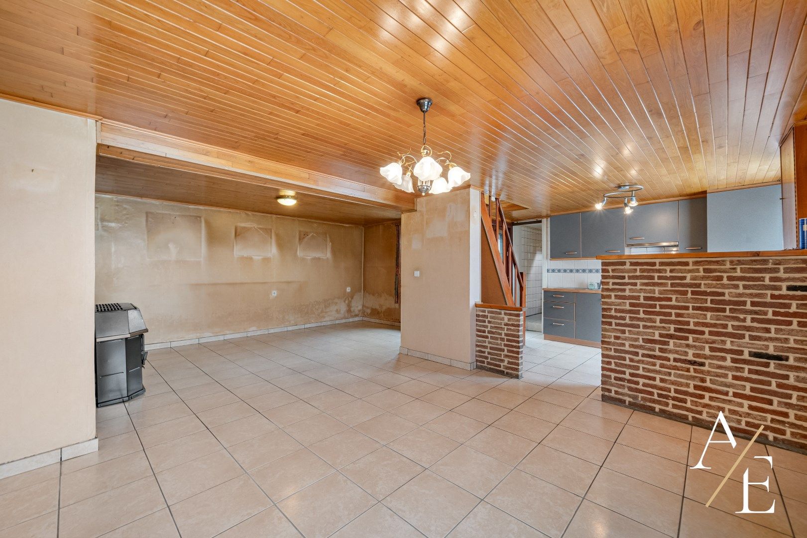 BERLARE - Te renoveren woning met tuin/parking/garage. foto 4