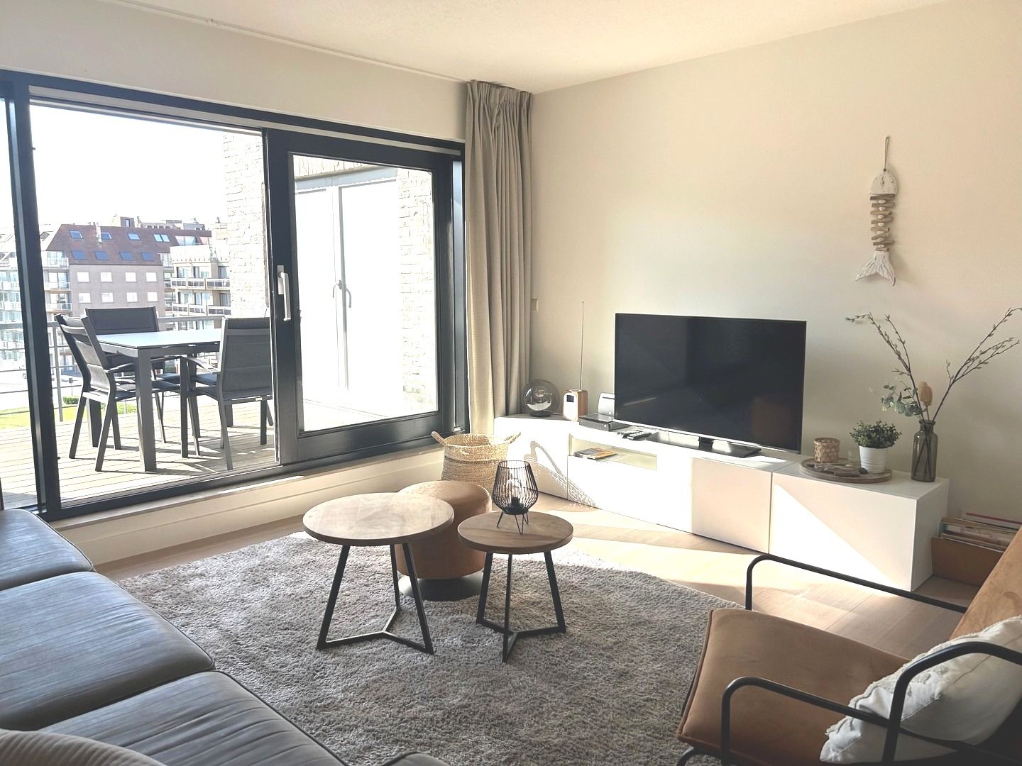 Gerenoveerd 3 slaapkamer appartement met groot terras. foto 4