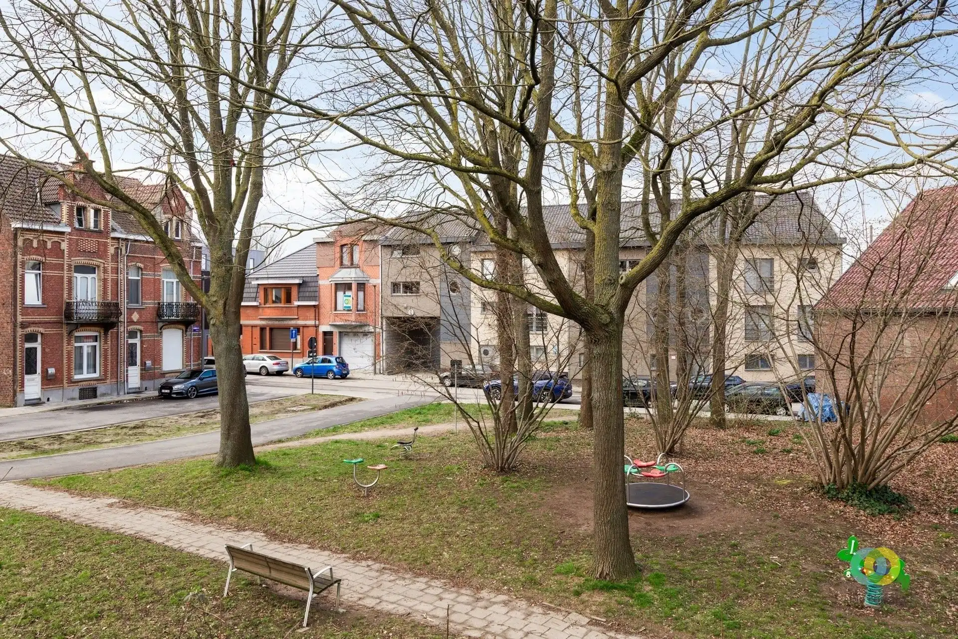 Bel-étage woning met grote garage foto 18