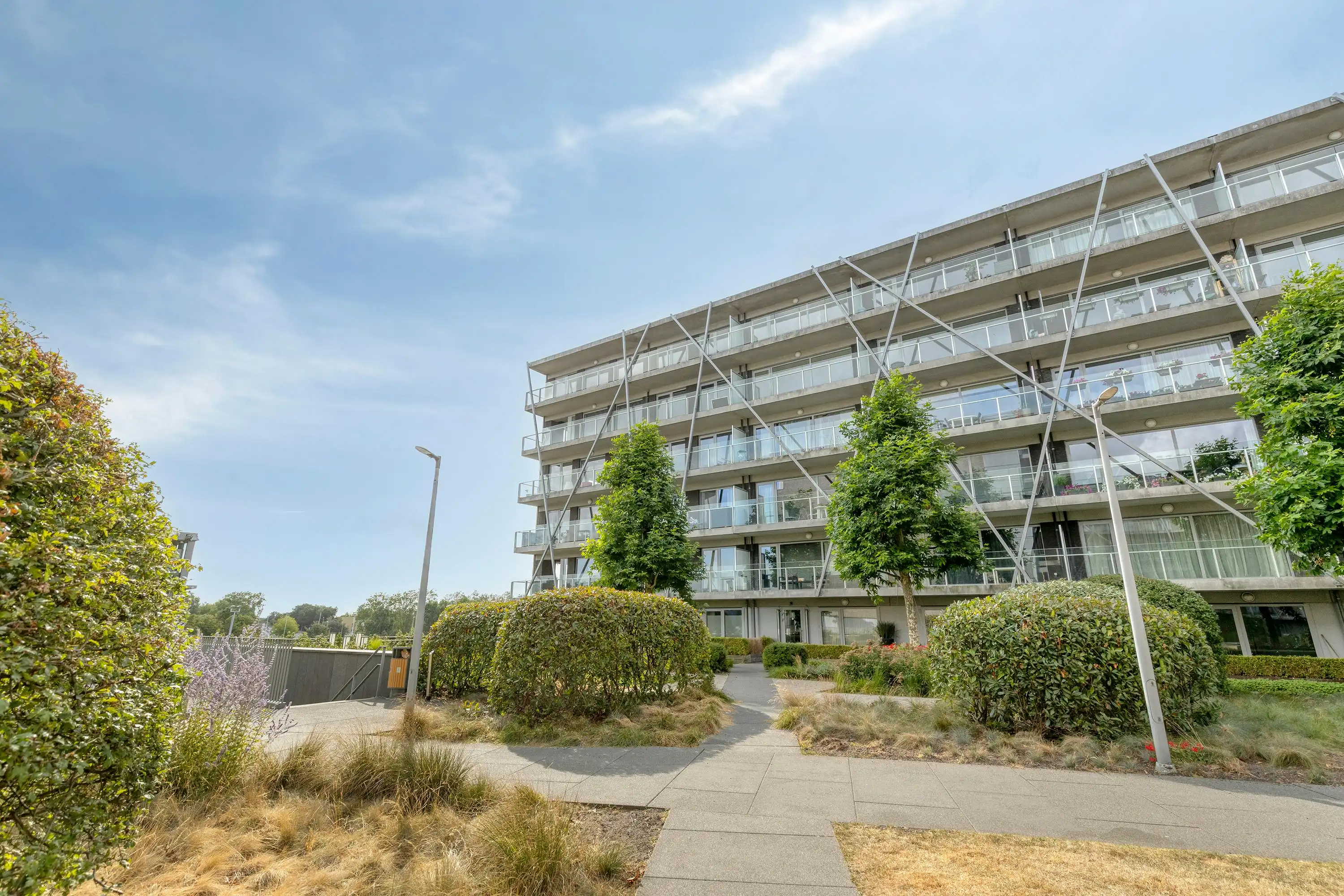  Instapklaar appartement met EPC B nabij het station van Brugge foto {{pictureIndex}}