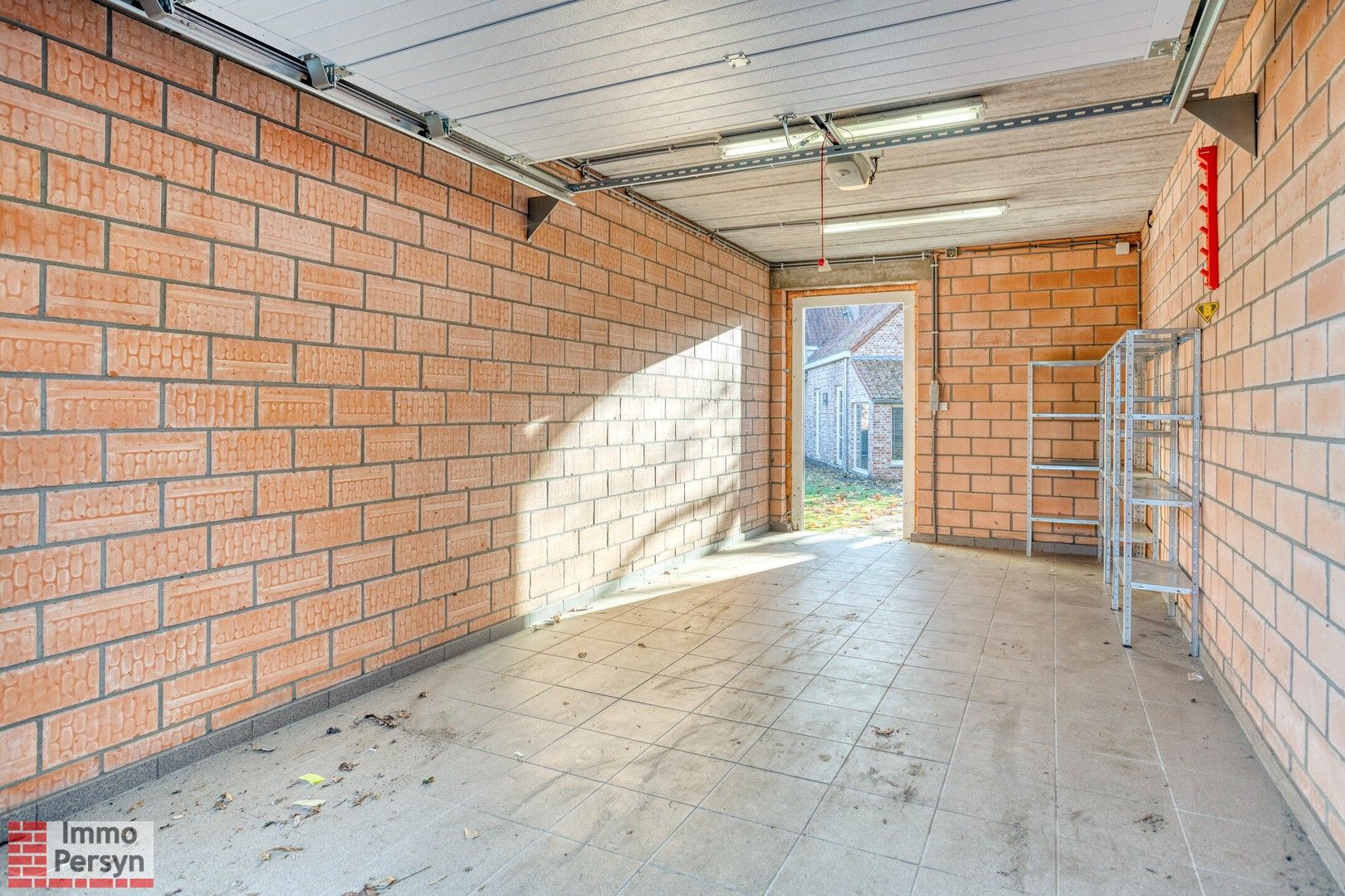 Ruim gelijkvloers appartement met tuin en 2 staanplaatsen. foto 36