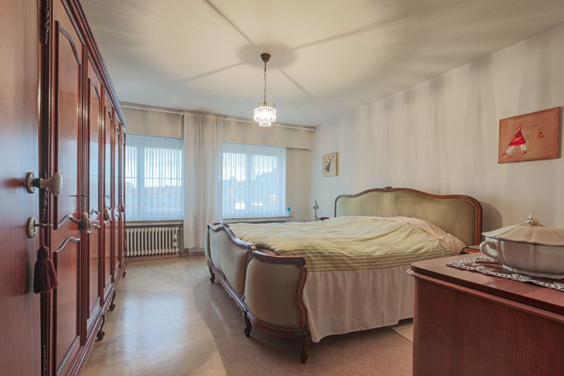 Tot in de puntjes onderhouden woning met 3 slaapkamers, ruime garage en tuin (ENERGIELABEL C). foto 9