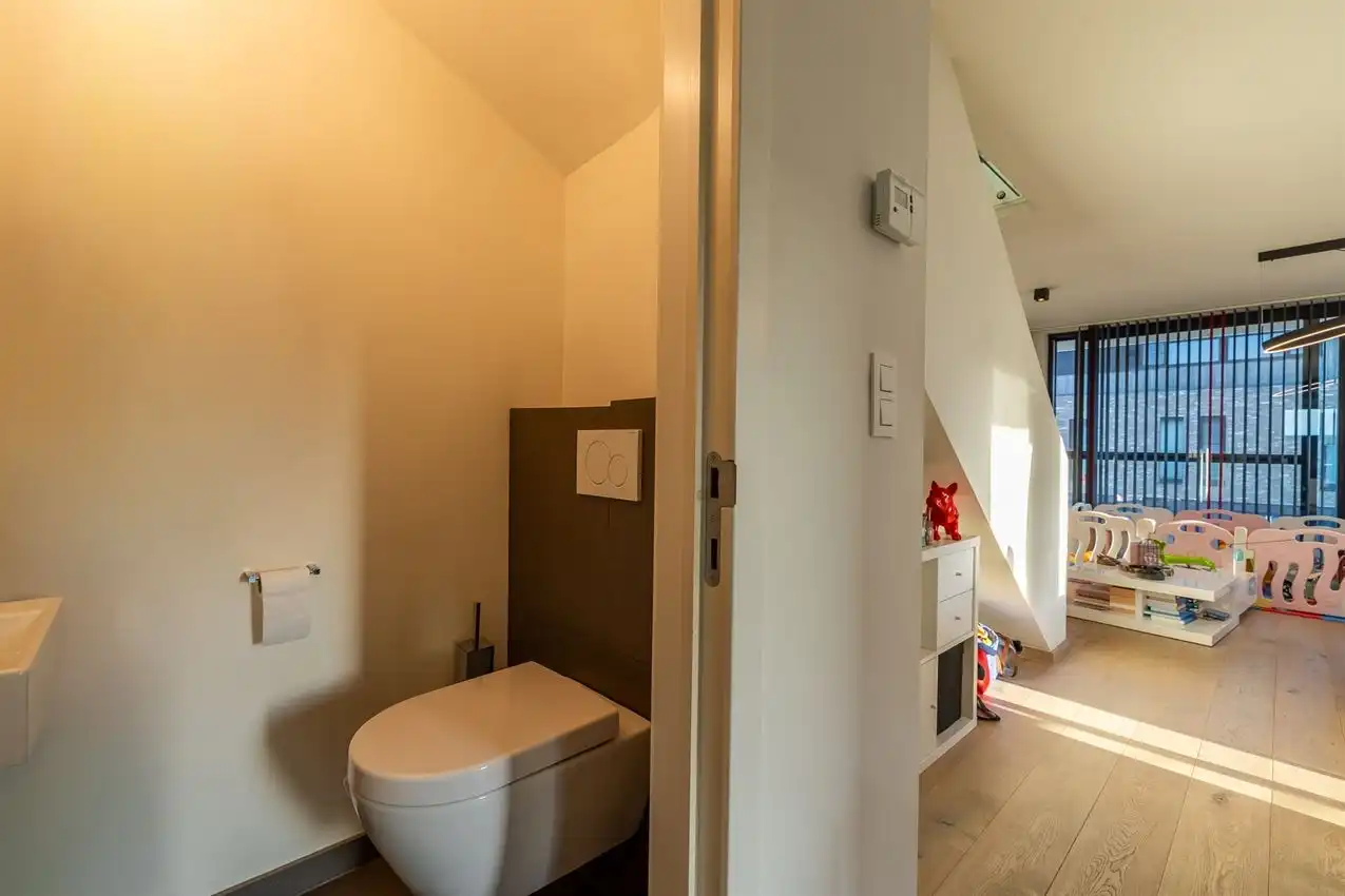 Verrassend ruim duplexapppartement met 3slk foto 8