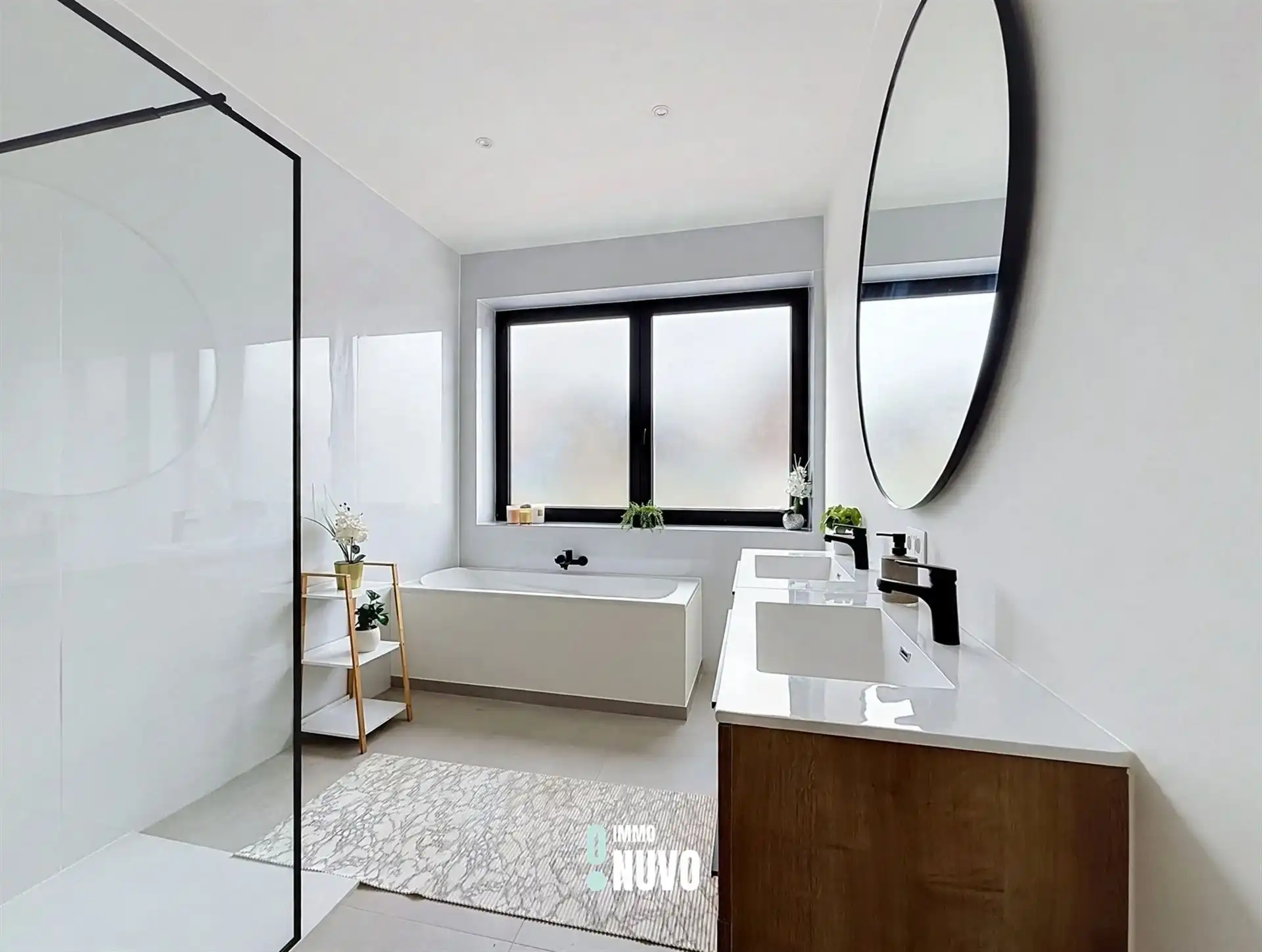 Woning met loods foto 9