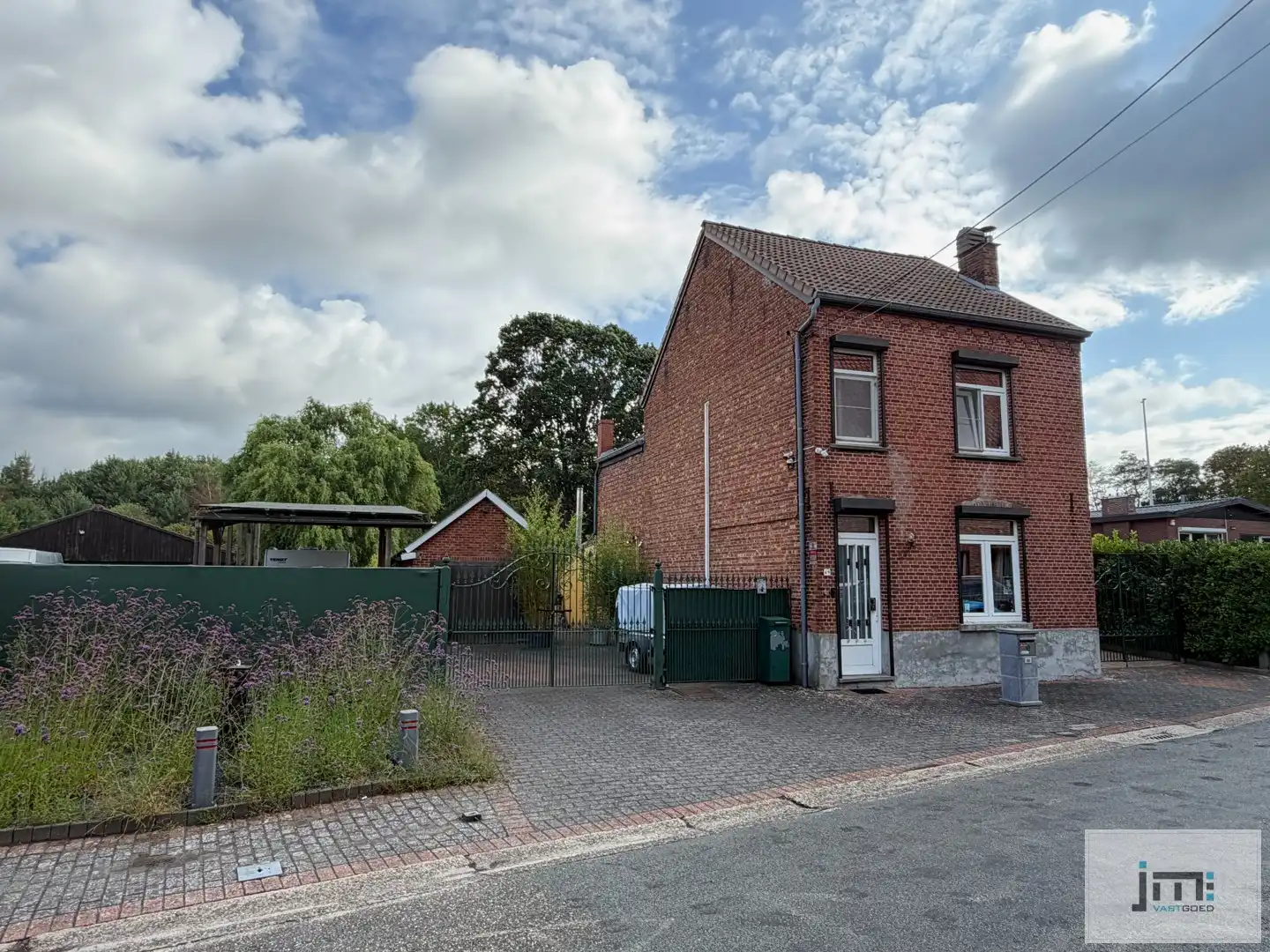Karaktervolle en instapklare gezinswoning met ruime tuin te Sint-Lambrechts-Herk foto 2