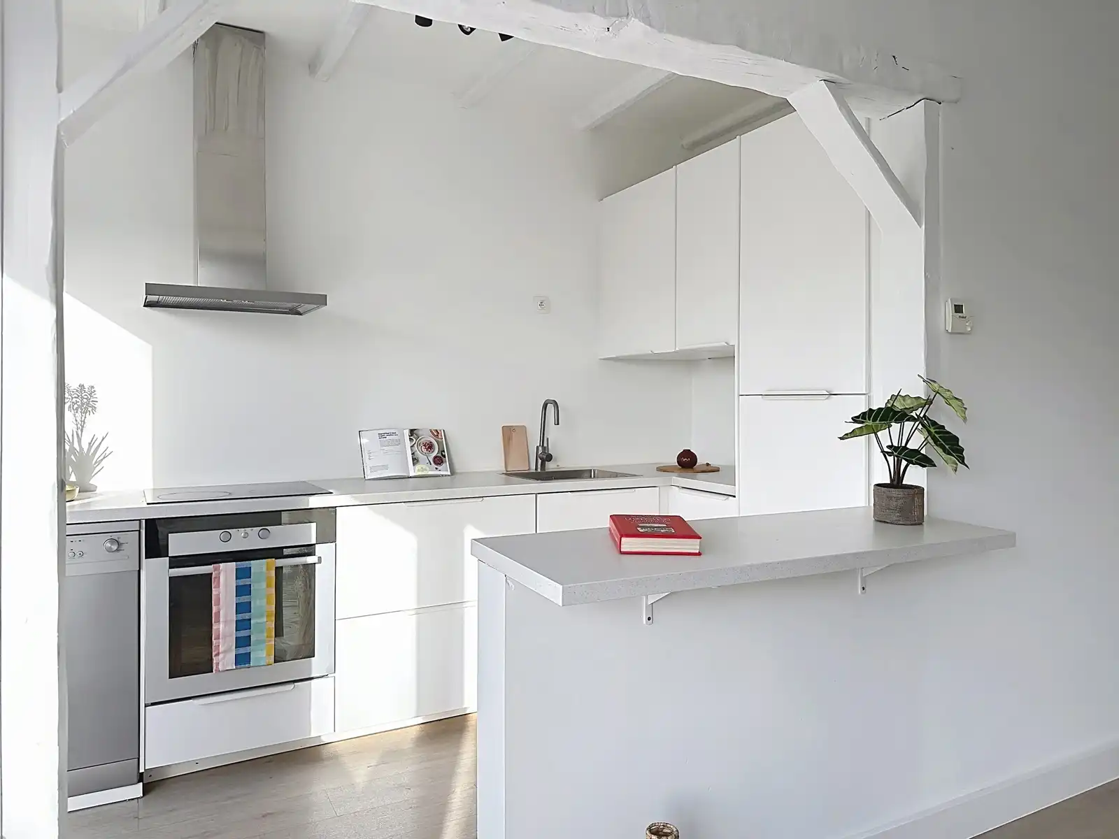 Instapklaar appartement met 3 kamers op een toplocatie! foto 38
