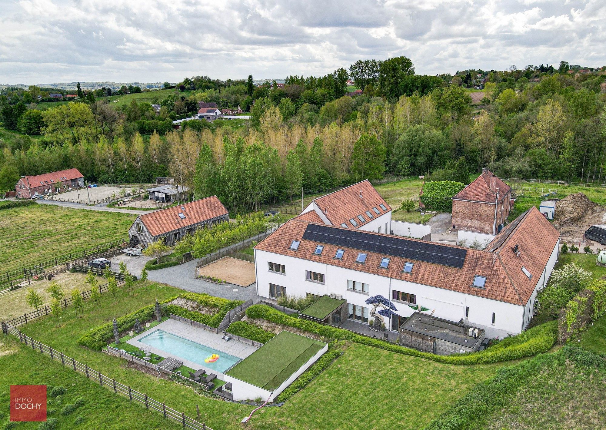 Volledig uitgeruste en energiezuinige vierkantshoeve met paardenfaciliteiten in de Vlaamse Ardennen (kant Brakel) foto 4