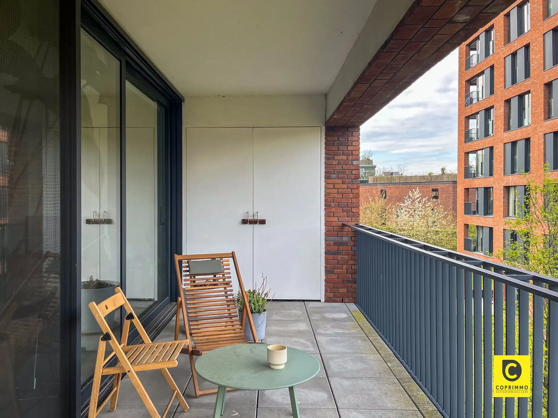 Modern 1 slaapkamer appartement met groot terras foto 8