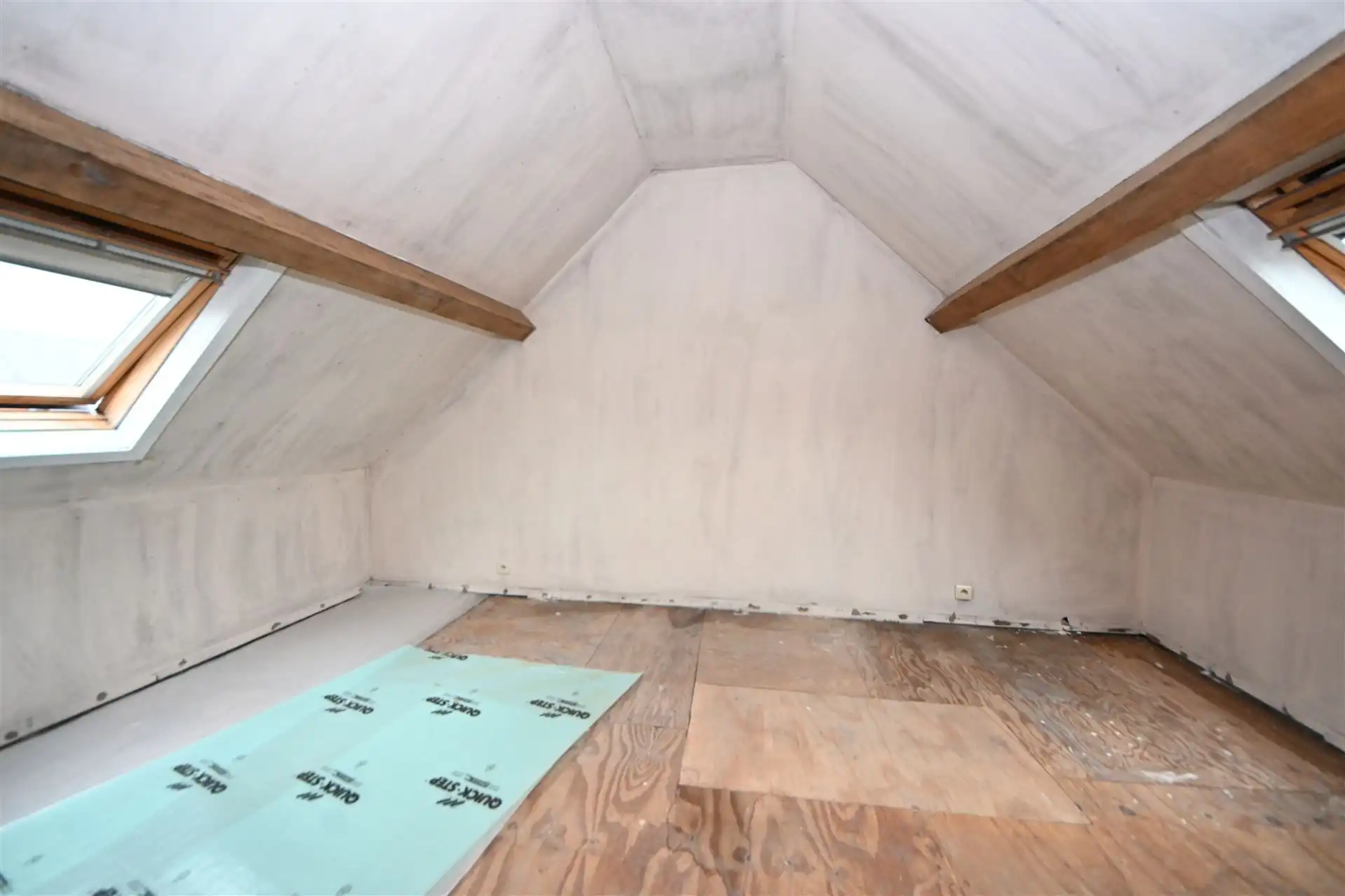 Rijwoning met 2 slaapkamers en tuin met achteruitweg. foto 12