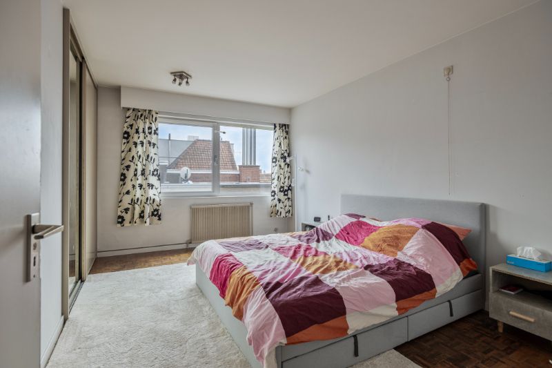 Roeselare-Stadskern. Ruim en degelijk 3-slaapkamerappartement op 50m van de Markt van Roeselare gelegen, 140m2 woonplezier. De ideale investering / verhuurd ! foto 9