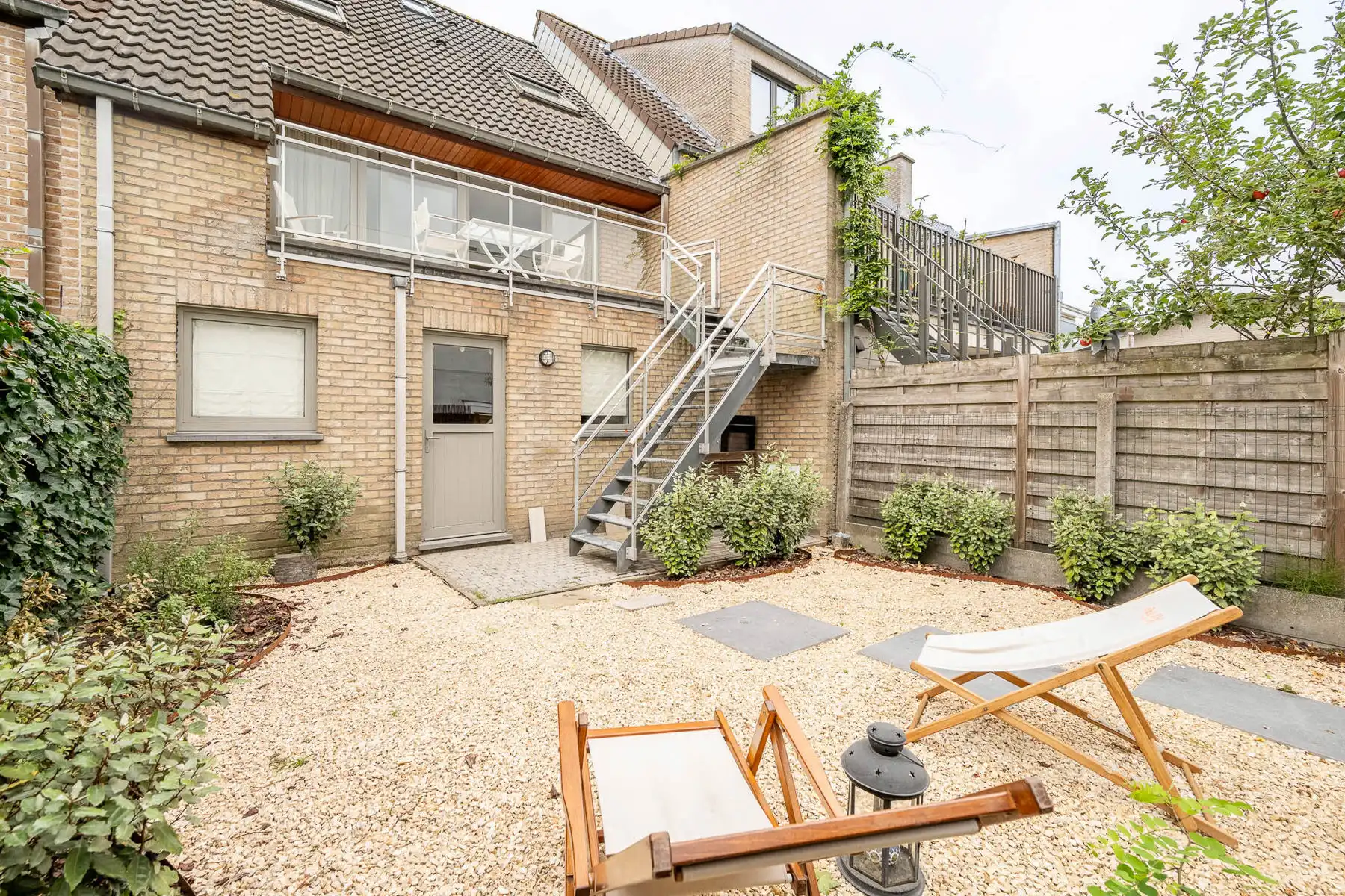 Rustig gelegen, gemeubelde bel-etage woning met garage  foto 29