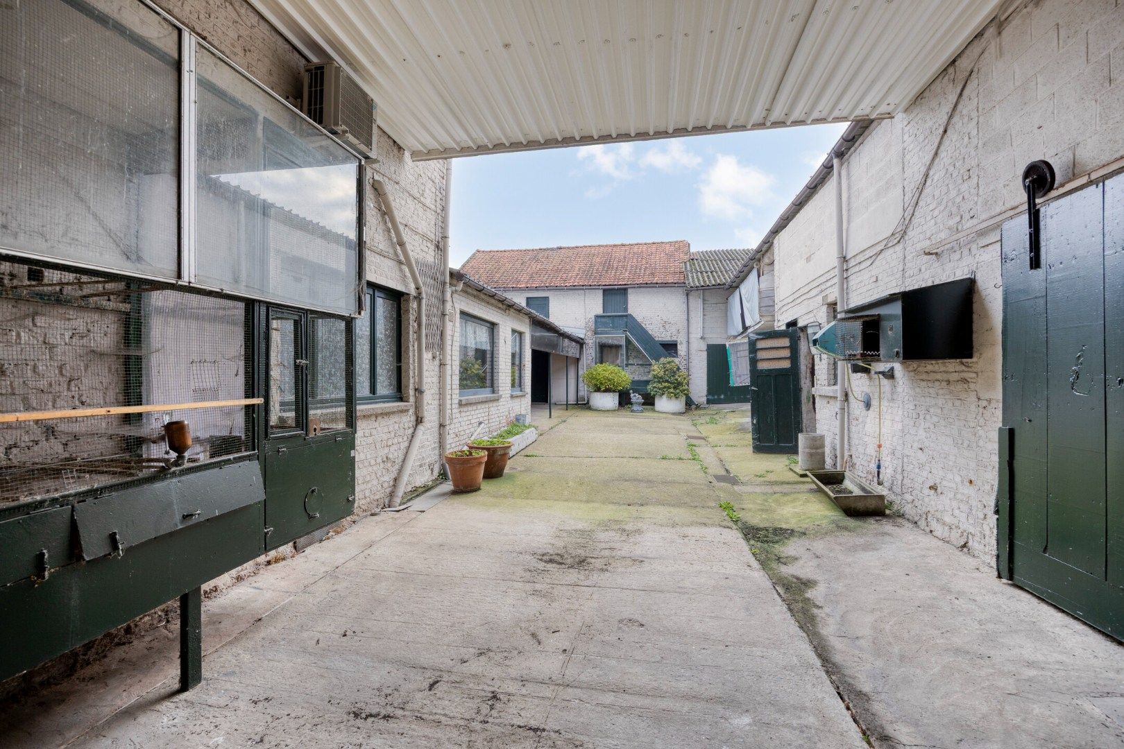 Hoevewoning met binnenkoer, stallen en tuin in landelijke dorpsligging te Nerem foto 23