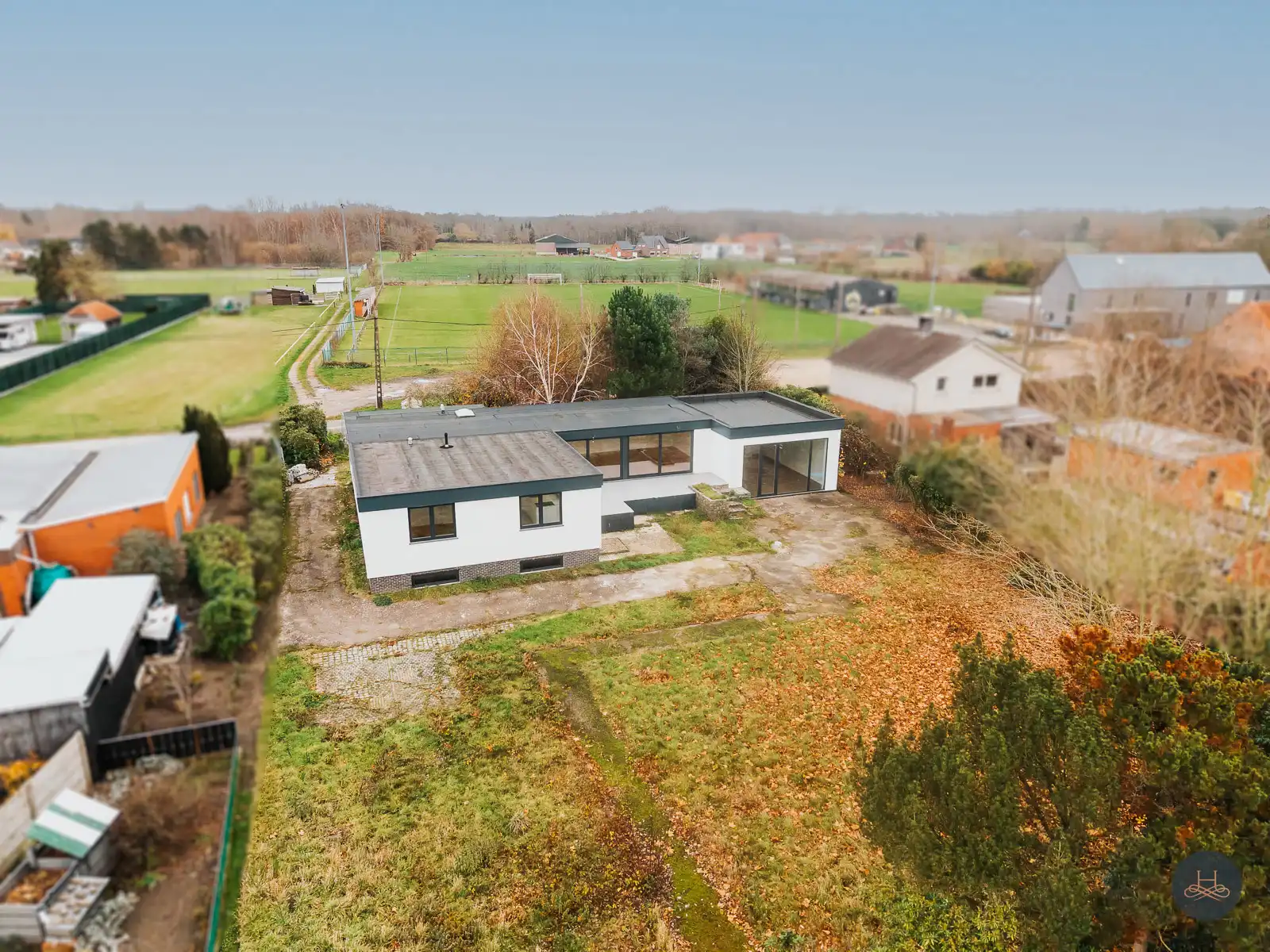 Vernieuwbouwvilla met praktijkruimte in rustige buurt foto 32