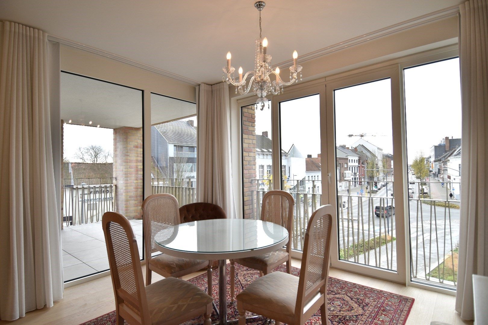 Instapklaar 2-slaapkamerappartement met autostaanplaats en kelderberging te koop in residentie 't Vrije te Harelbeke foto 9