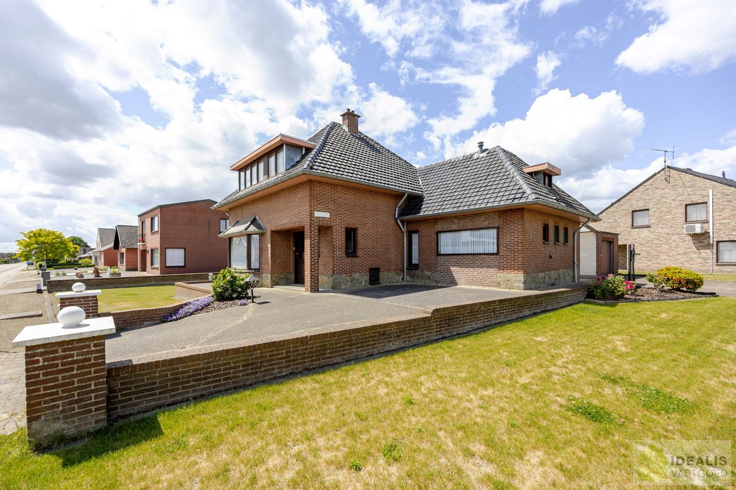 CHARMANTE EN TE RENOVEREN EENGEZINSWONING MET 4 SLAAPKAMERS OP EEN KNAP PERCEEL EN GEGEERDE LOCATIE !! foto 9