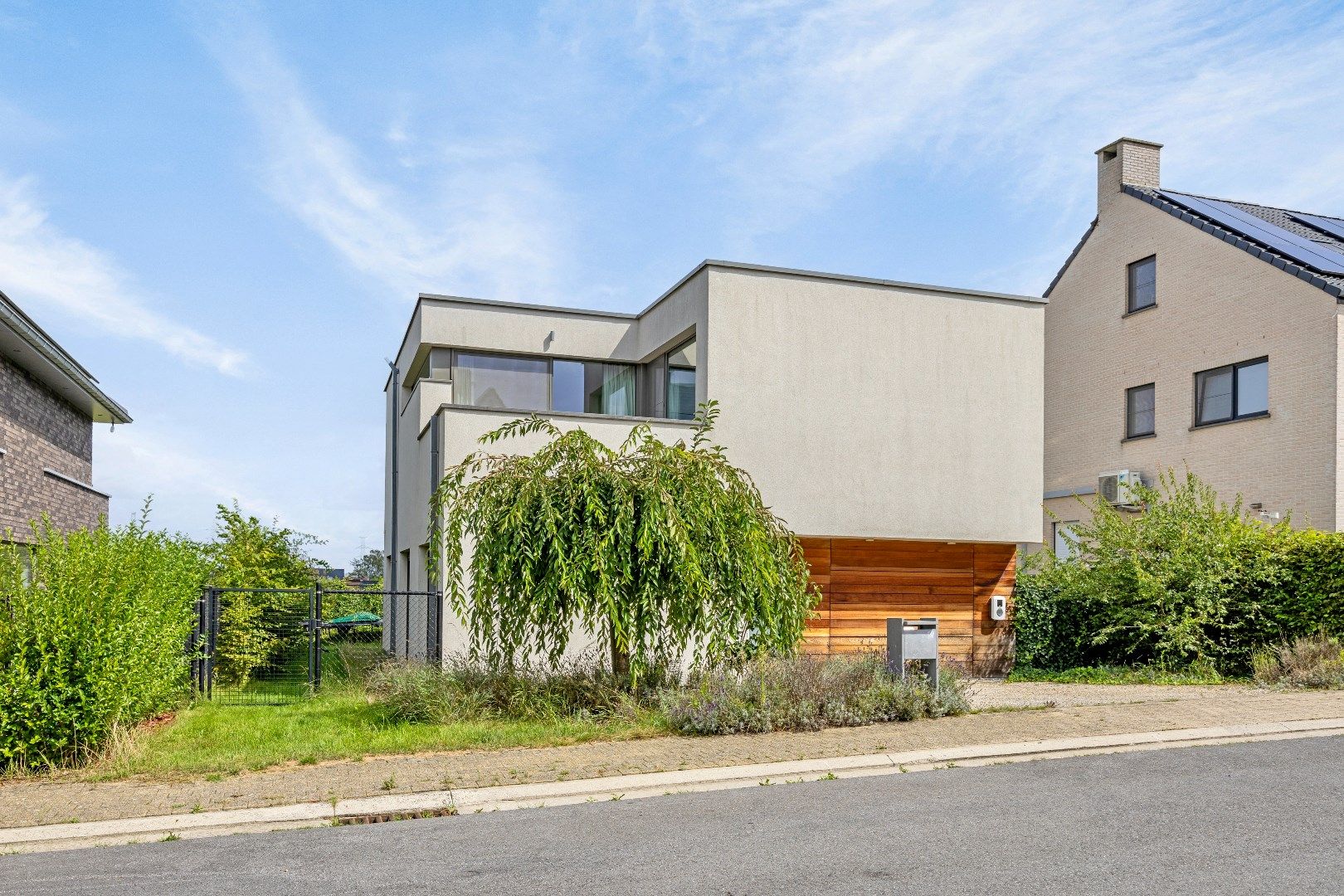 Recente woning met 5 slpk, 2 badkamers, garage én tuin. foto 2