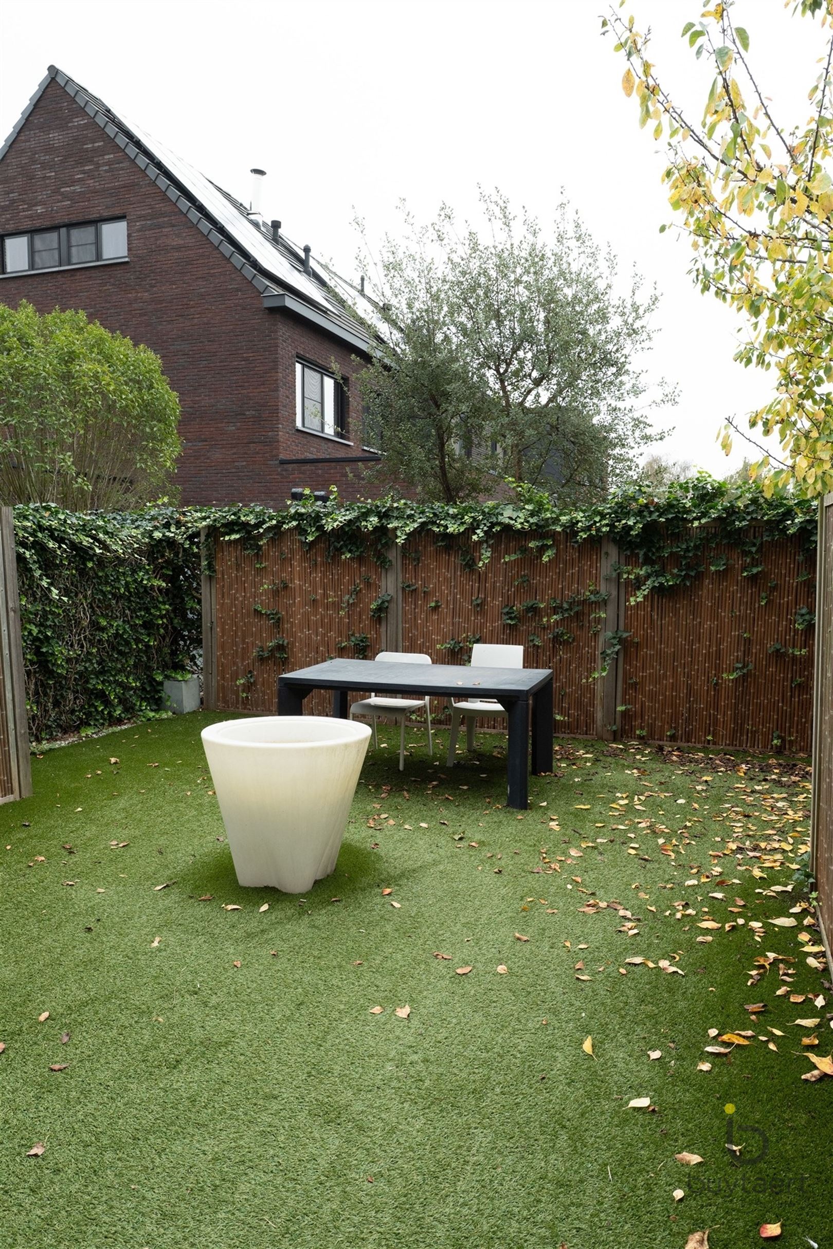 RUIME EN LICHTRIJKE PRAKTIJK IN GELIJKVLOERSAPPARTEMENT MET PRIVÉ-TUIN foto 27