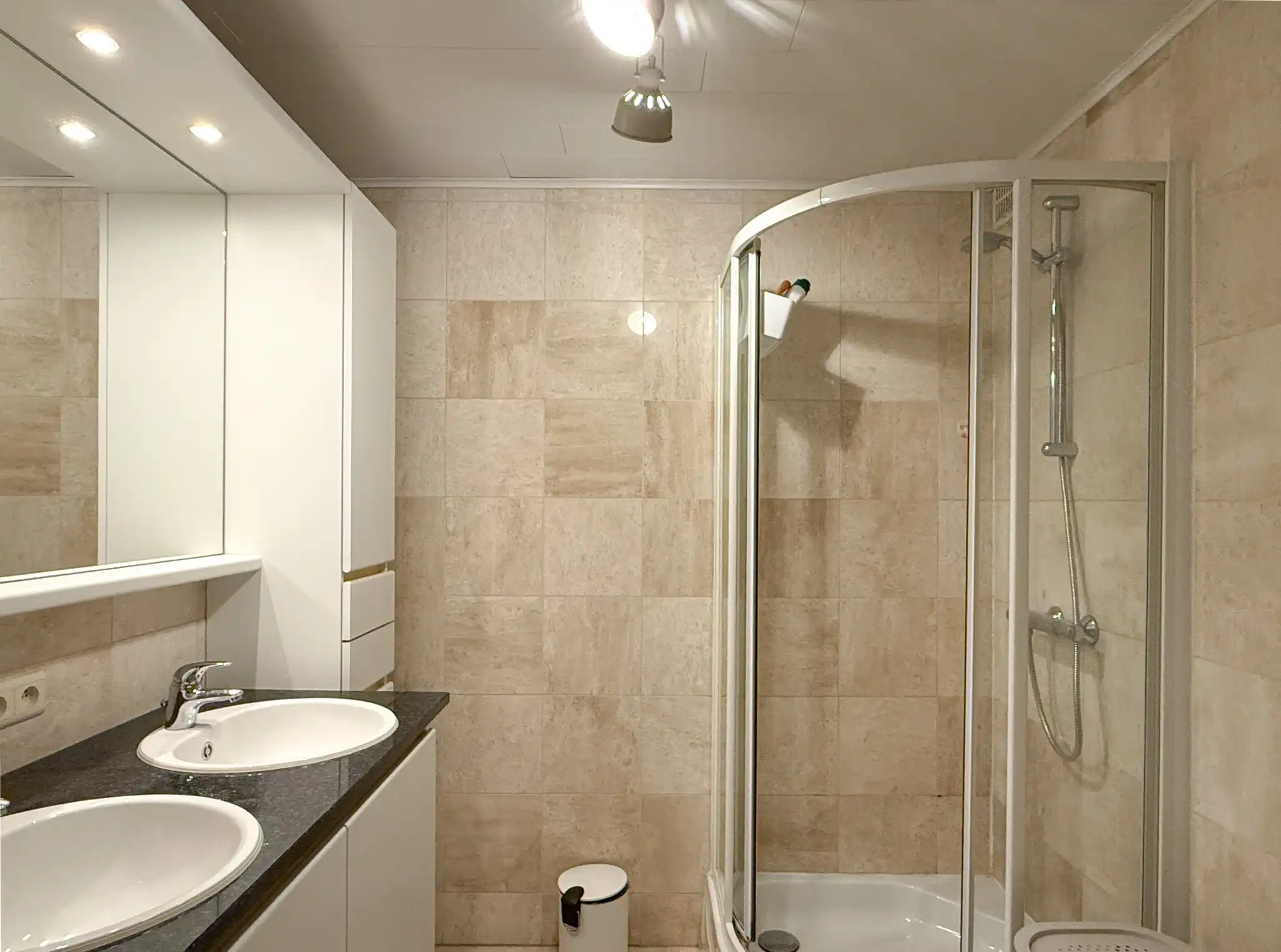 Lichtrijk appartement in centrum Beveren met 2 slaapkamers en 2 terrassen foto 9