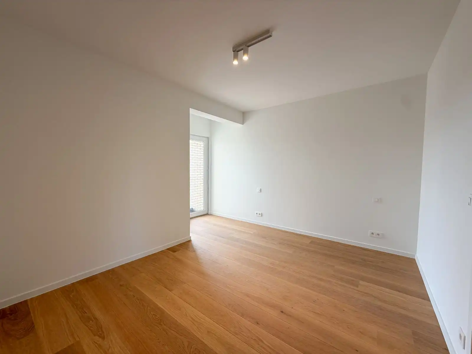 Lichtrijk en volledig gerenoveerd appartement met 2 slpk en open groenzicht foto 12