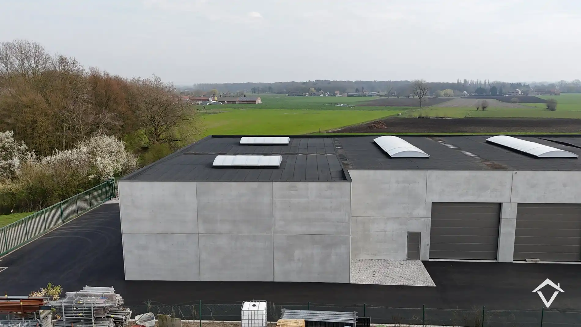 Nieuwbouw loods KMO-UNIT te koop – 326 m² met 1 parkeerplaats inbegrepen op de industriezone te Aartrijke foto 9