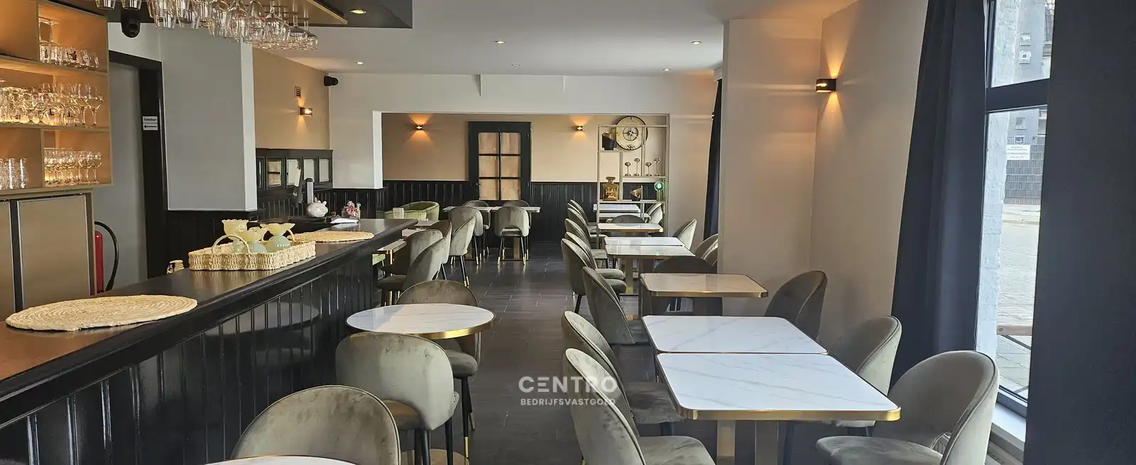Instapklare HORECA-ZAAK met WOONST (3 slpkms) te huur in Oudenburg. Op hoekligging! foto 4