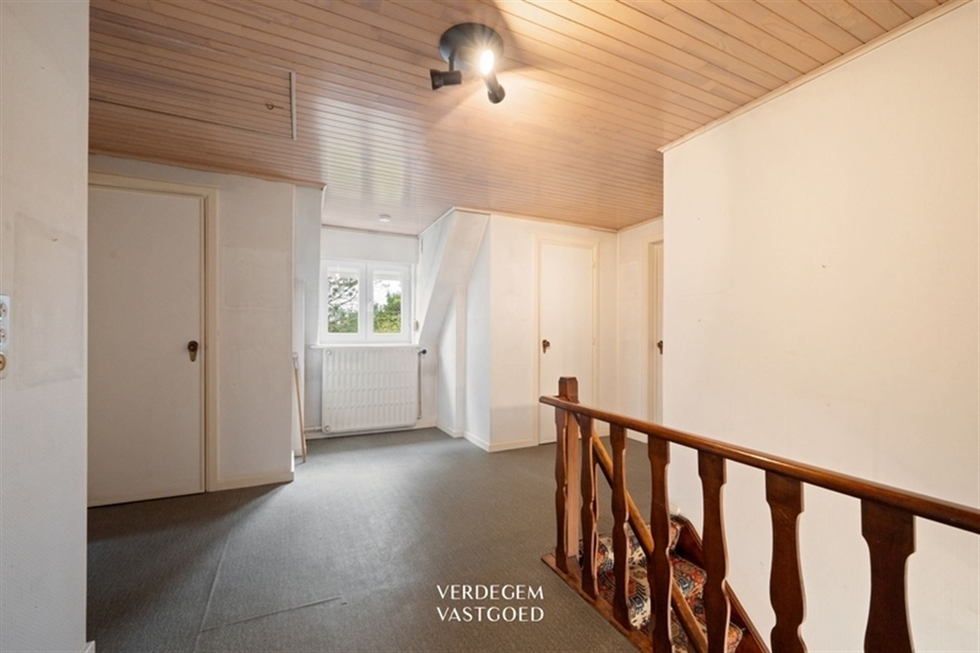 Ruime villawoning met 4+1 slaapkamers en fijne tuin, te renoveren foto 13