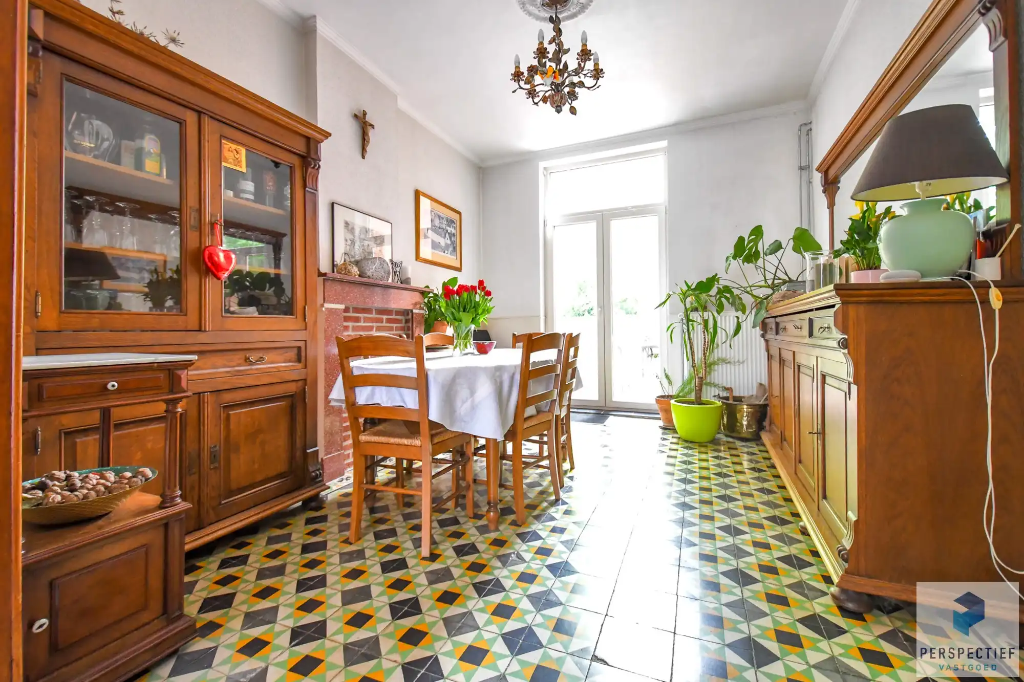 Ruime halfopen bebouwing met tuin en garage in het centrum van Oedelem foto 9