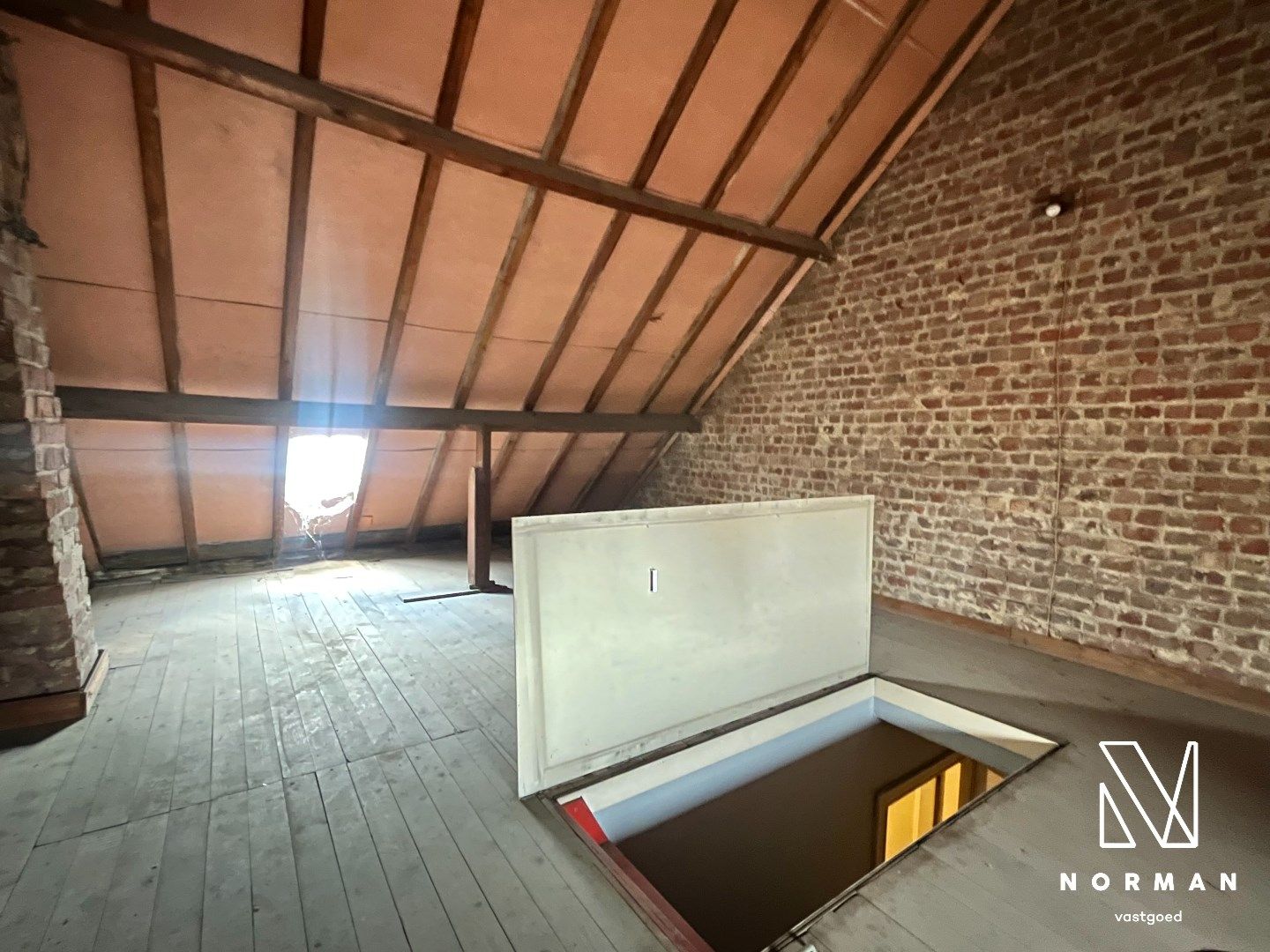 Te renoveren rijwoning te koop met tuin!  foto 13