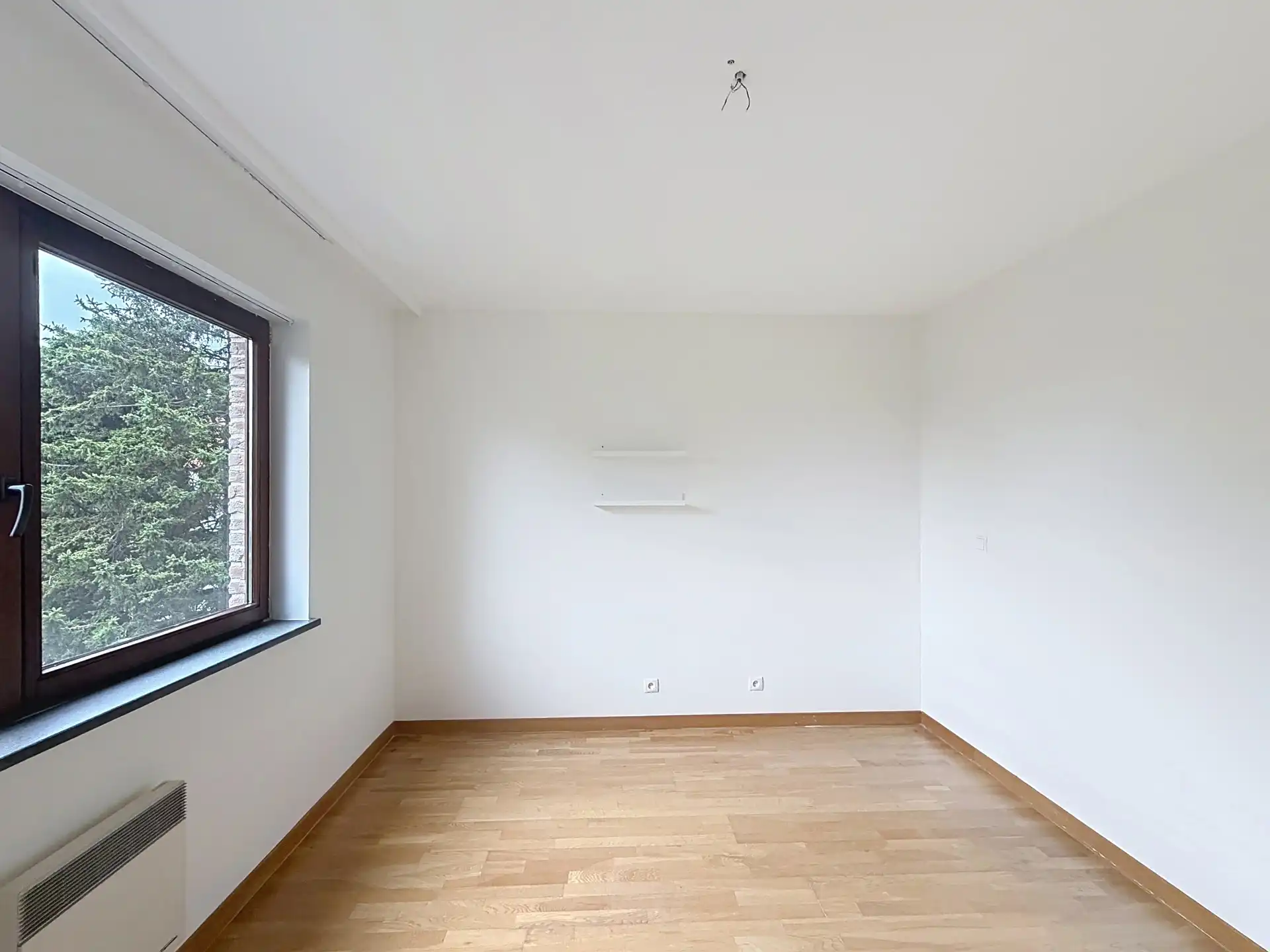 Gerenoveerd appartement met 2 slaapkamers + parkeerplaats foto 10