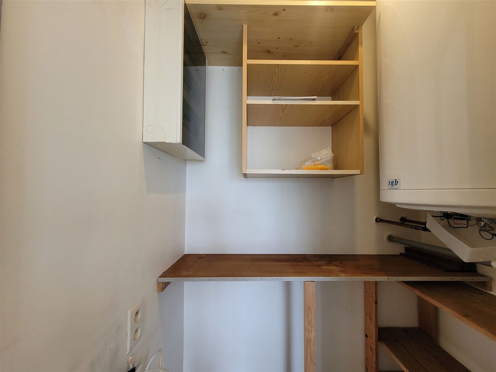 Ongemeubeld 2-slaapkamerappartement met garage foto 8