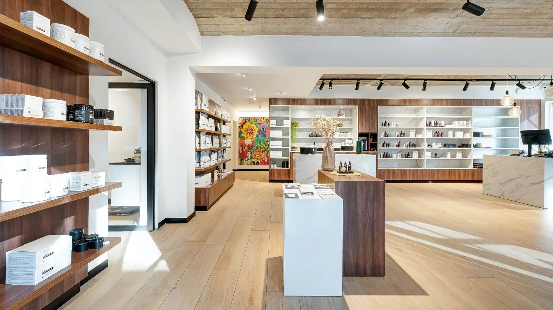 HOEKHandelsgelijkvloers op toplocatie in Heist-aan-Zee – ±185 m² foto 2