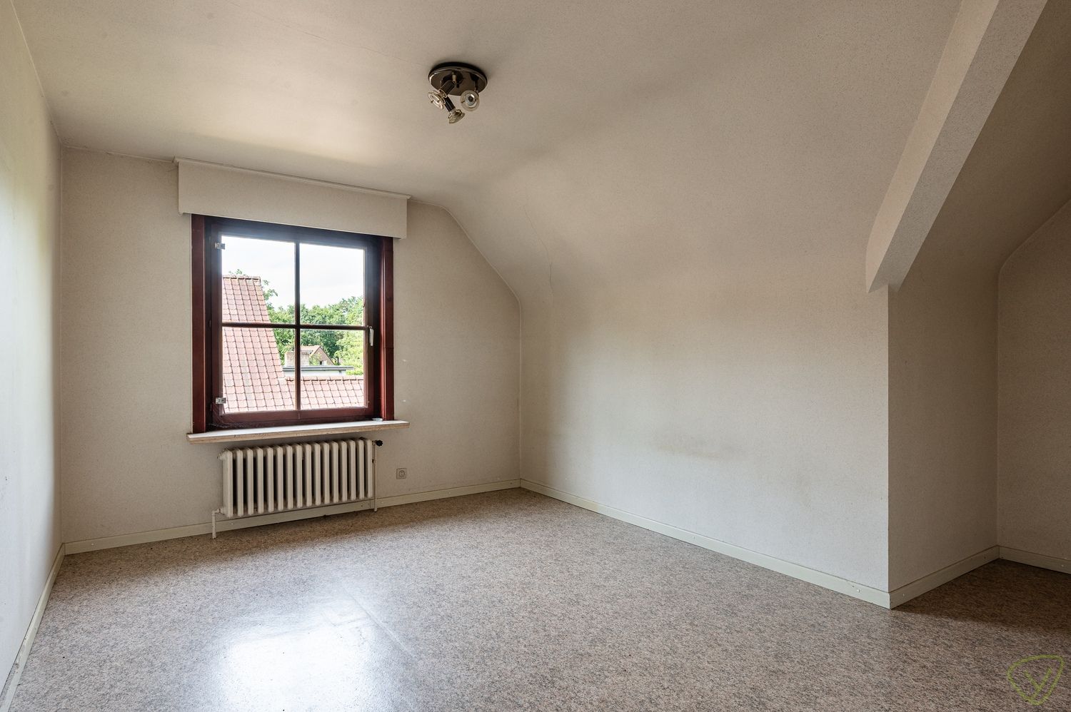 Vrijstaande te renoveren villa op uitzonderlijk groot perceel met bosgrond in Lembeke foto 19