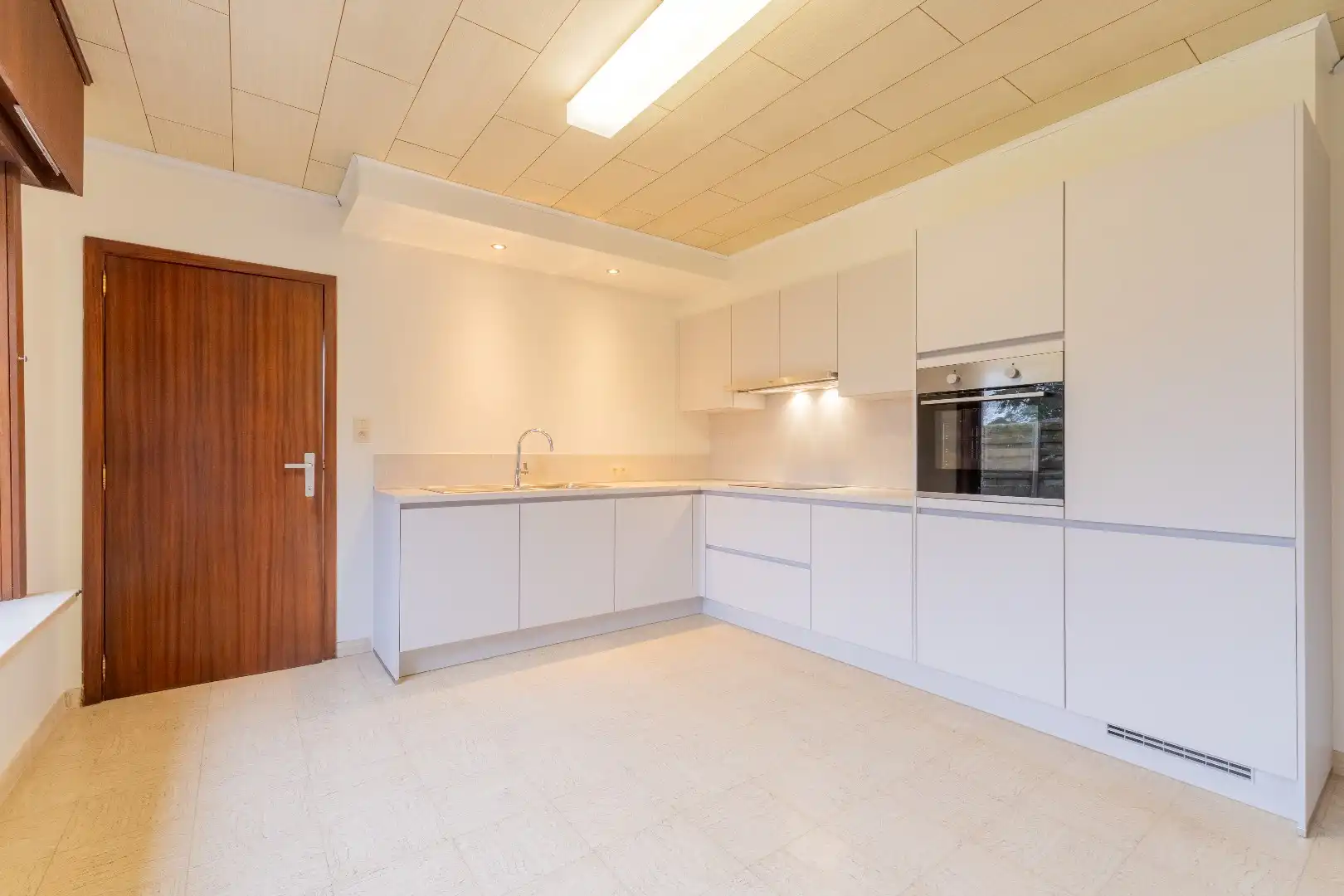 Uiterst ruime benedenwoning op groot perceel van 1666m² foto 6