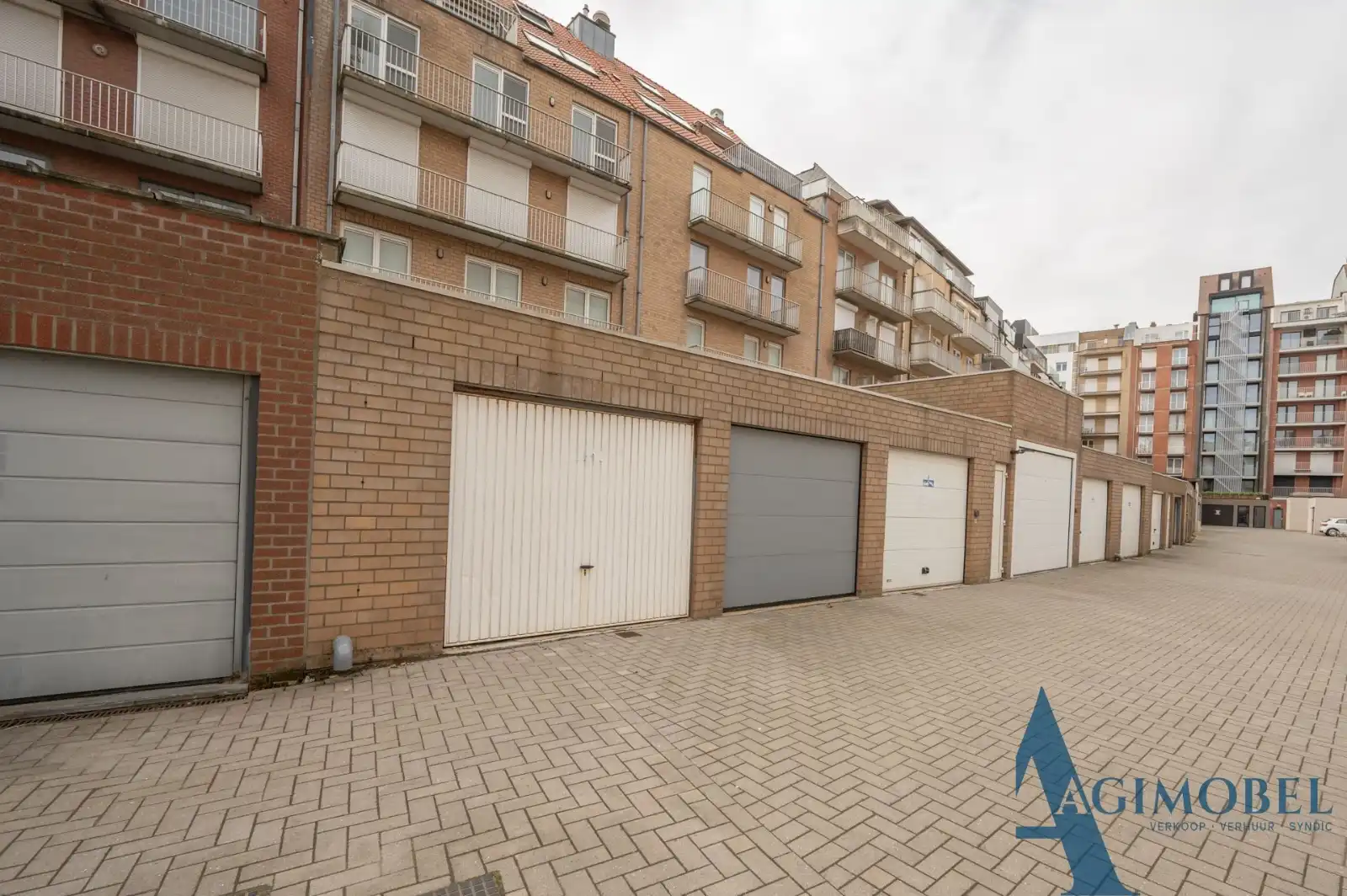 Uitzonderlijk ruim appartement met 4 slaapkamers, veel lichtinval en garage mogelijk vlakbij het Rubensplein! foto 20