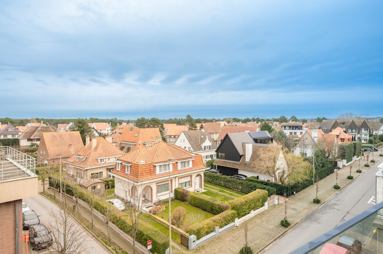 Investeringspand te koop ideaal gelegen te Knokke met prachtige zichten op de villa's van Knokke. foto 5