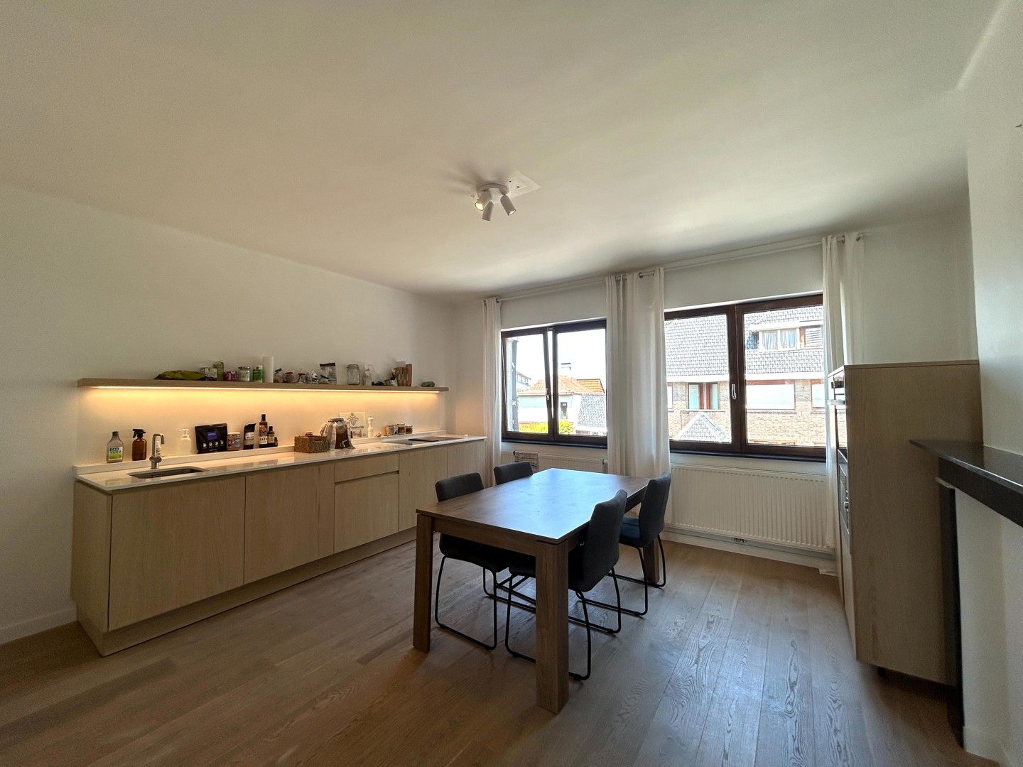 Instapklare woning met commerciële ruimte, tuin & garage te centrum Tielt! foto 16