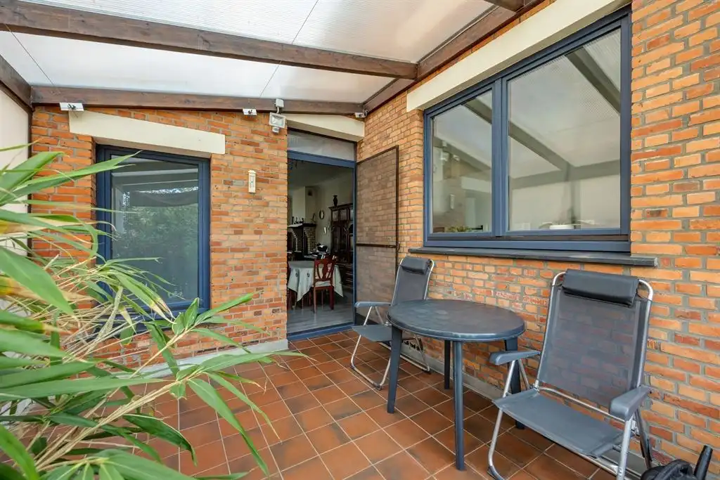 Instapklaar huis met ruime tuin  foto 16