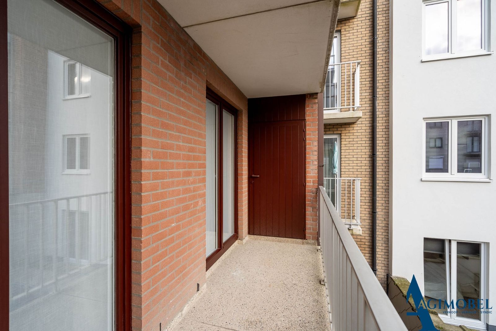 Stijlvol en zeer goed gelegen appartement met 3 slaapkamers foto 22