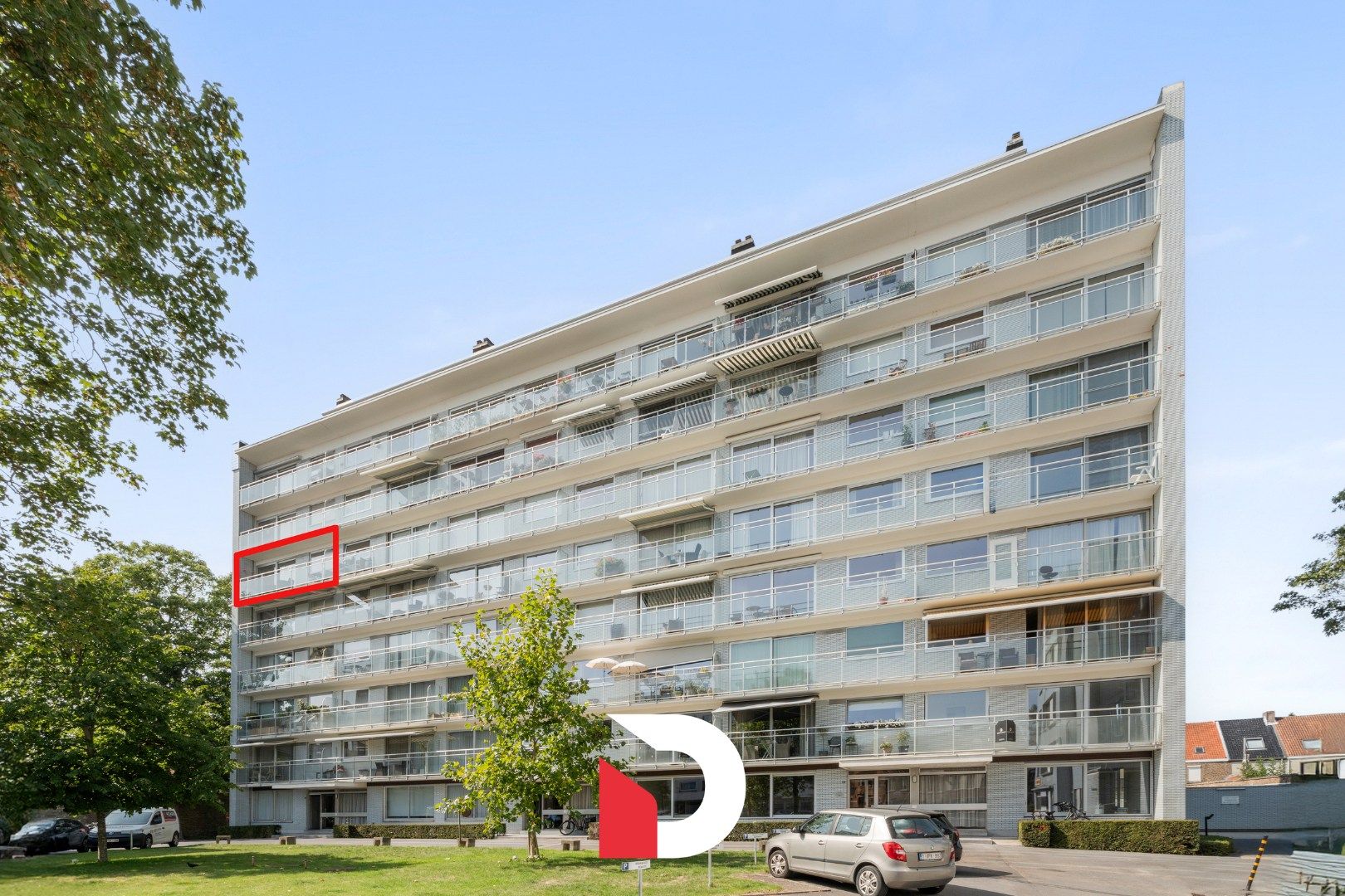 Schitterend gerenoveerd en uiterst aangenaam hoekappartement met 3 slaapkamers op een toplocatie te Sint-Andries (Sint-Baafs). foto {{pictureIndex}}