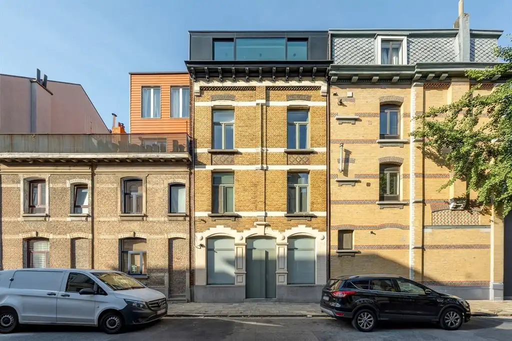 Unieke woning met eclectische gevels en dakterras foto 30