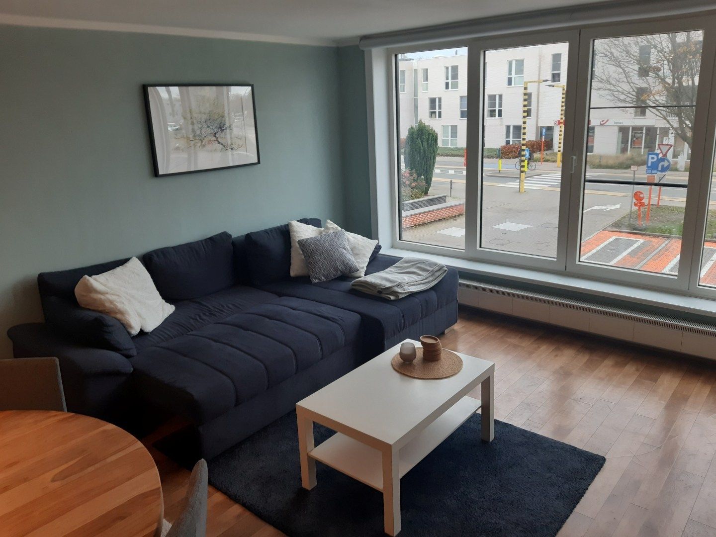 Lichtrijk appartement. foto {{pictureIndex}}