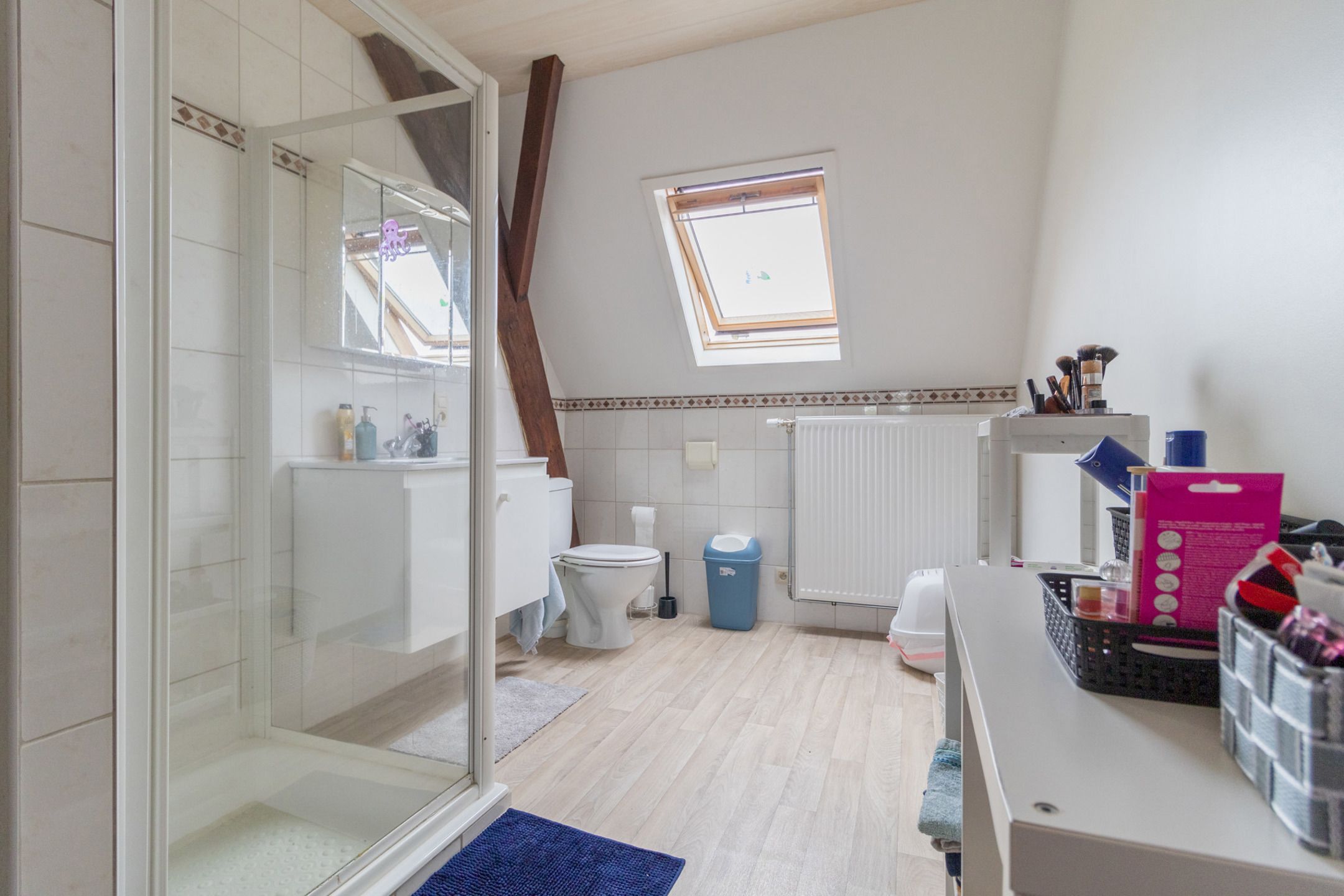 Gerenoveerde 2-gevelwoning met tuintje foto 16