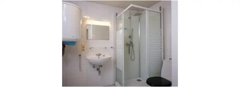 Moorslede-centrum. Rijwoning ideaal als starter of als investering te koop via een biedingssysteem. 4 slaapkamers. Gedeeltelijk te renoveren. Bieden kan toot 10 maart om 15u!! foto 6