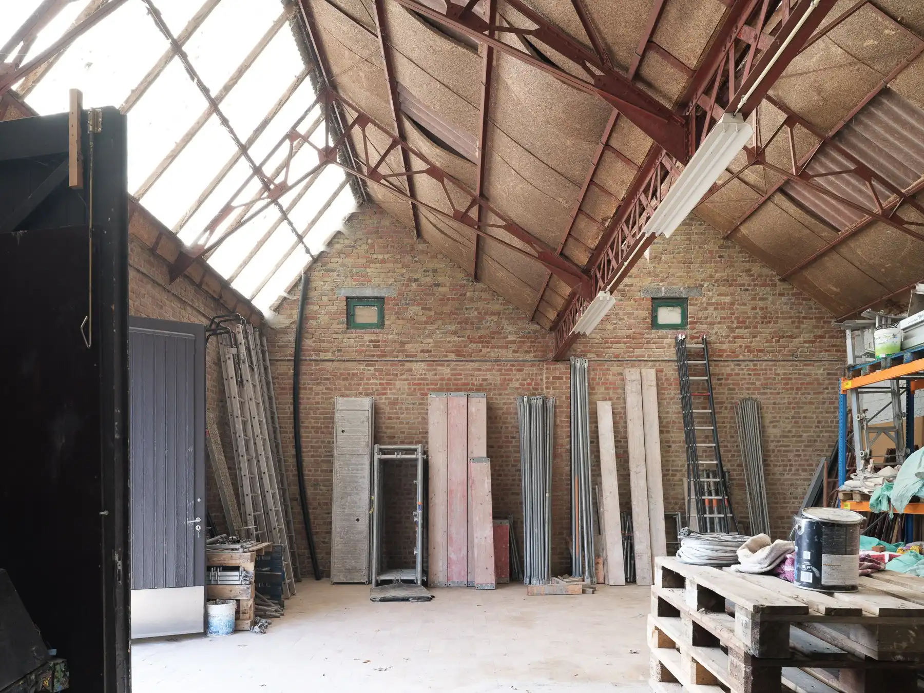 Halfopen herenhuis met loods en uitzonderlijk veel potentieel. foto 6
