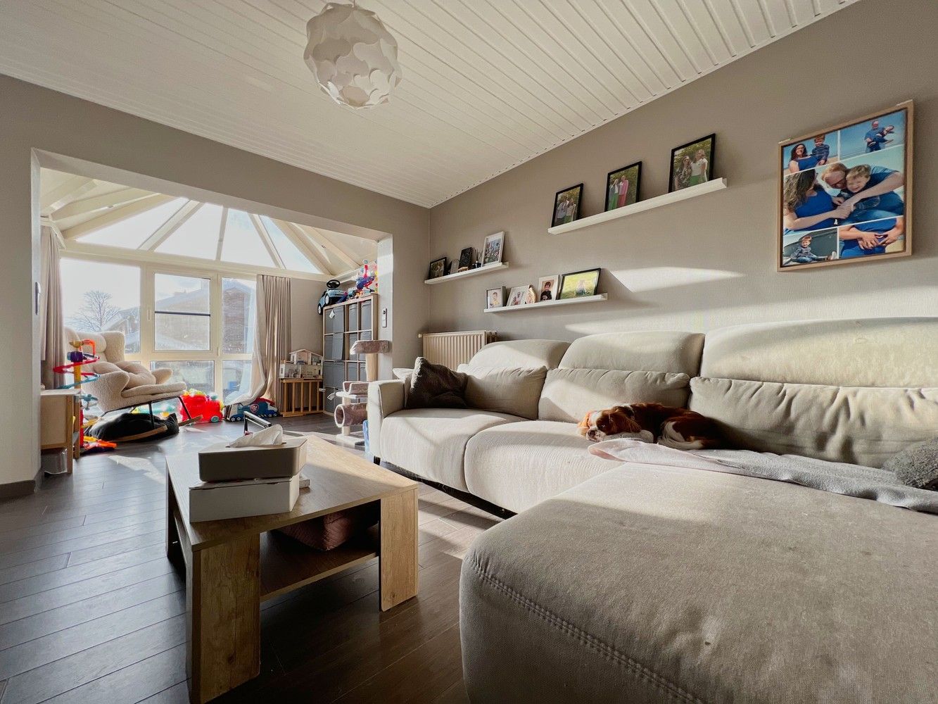 Instapklare gezinswoning met 4 slpks + zonnige tuin! foto 2