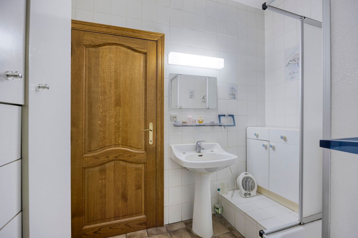 Woning met ruim perceel en bijgebouwen foto 11