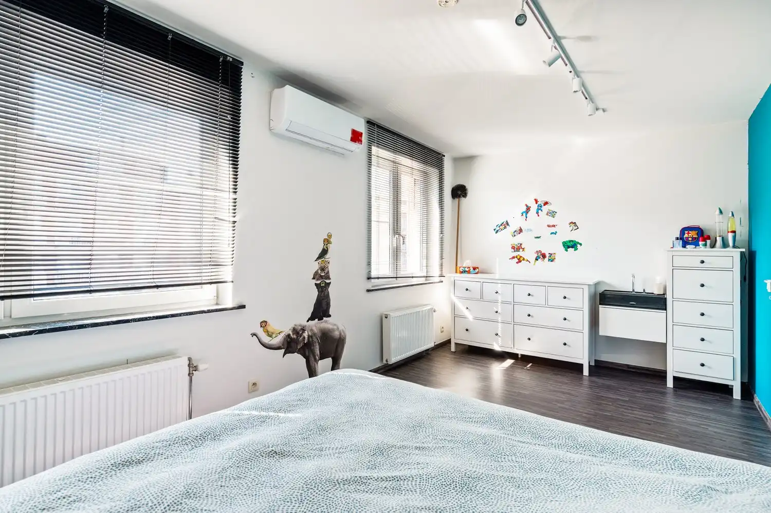 Halfopen huis met 4 slaapkamers, tuin en garage foto 12